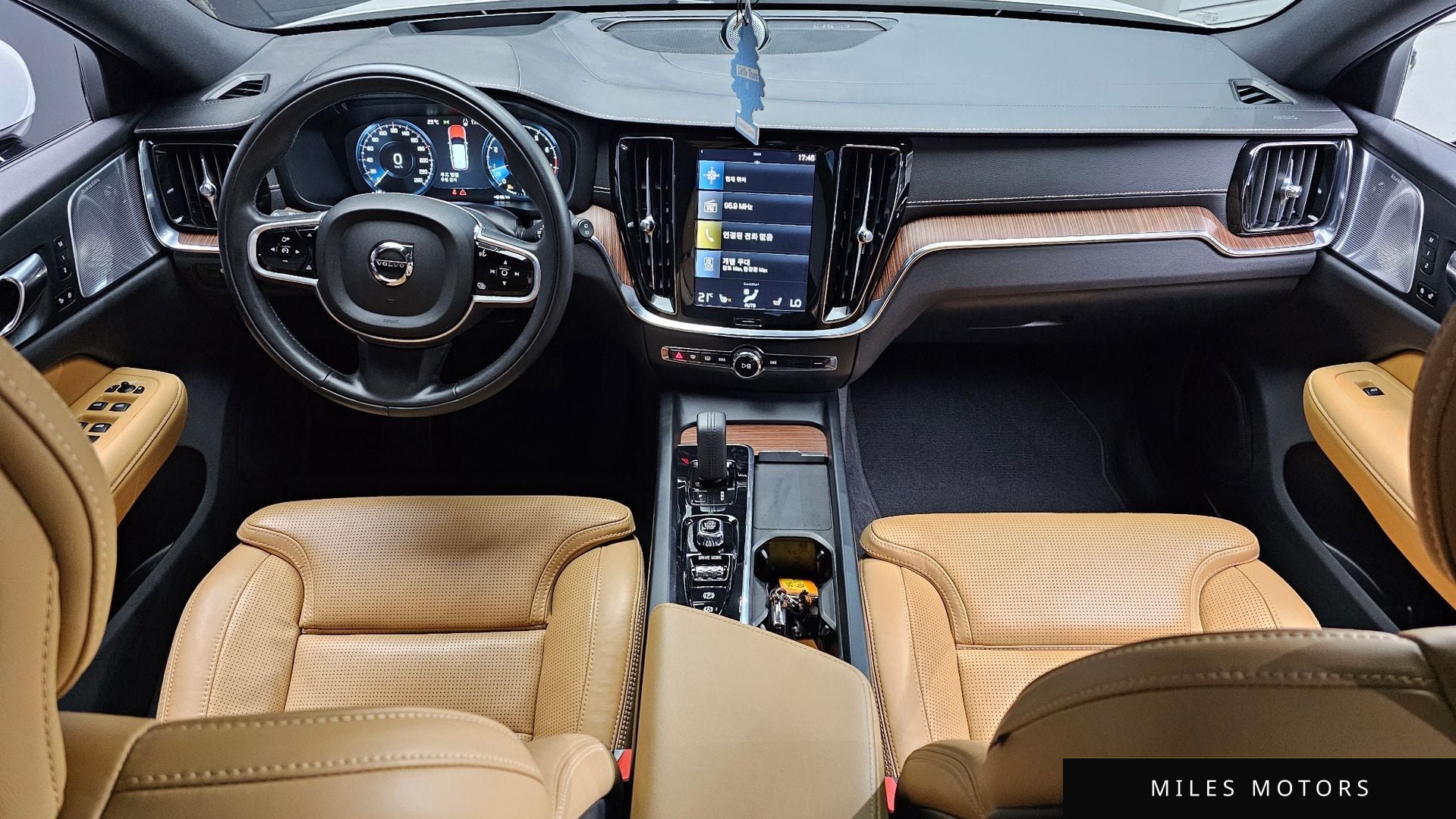 Volvo V60 크로스컨트리 2021 — миниатюра 10