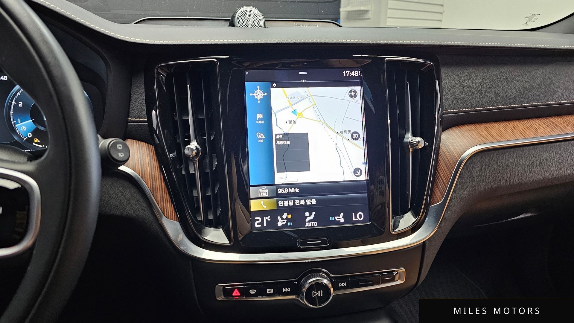 Volvo V60 크로스컨트리 2021 — миниатюра 20