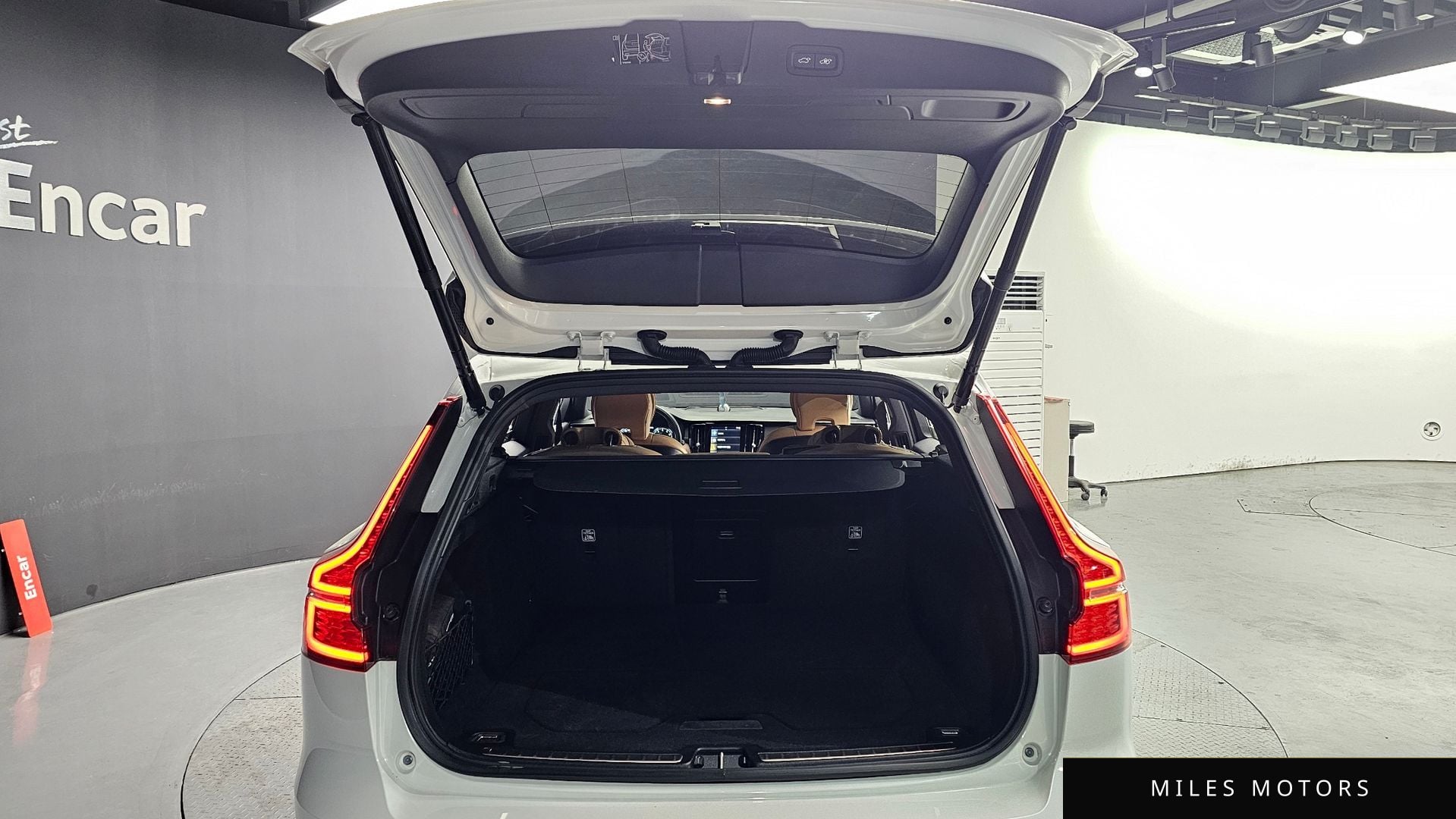 Volvo V60 크로스컨트리 2021 — миниатюра 26