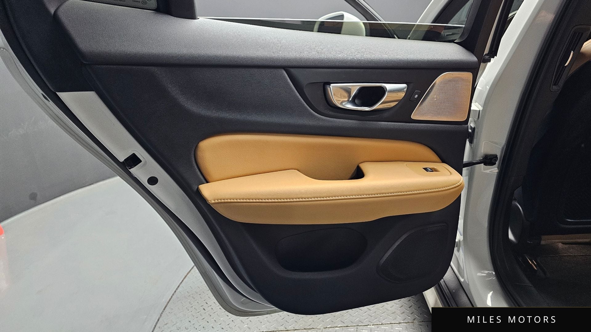 Volvo V60 크로스컨트리 2021 — миниатюра 15