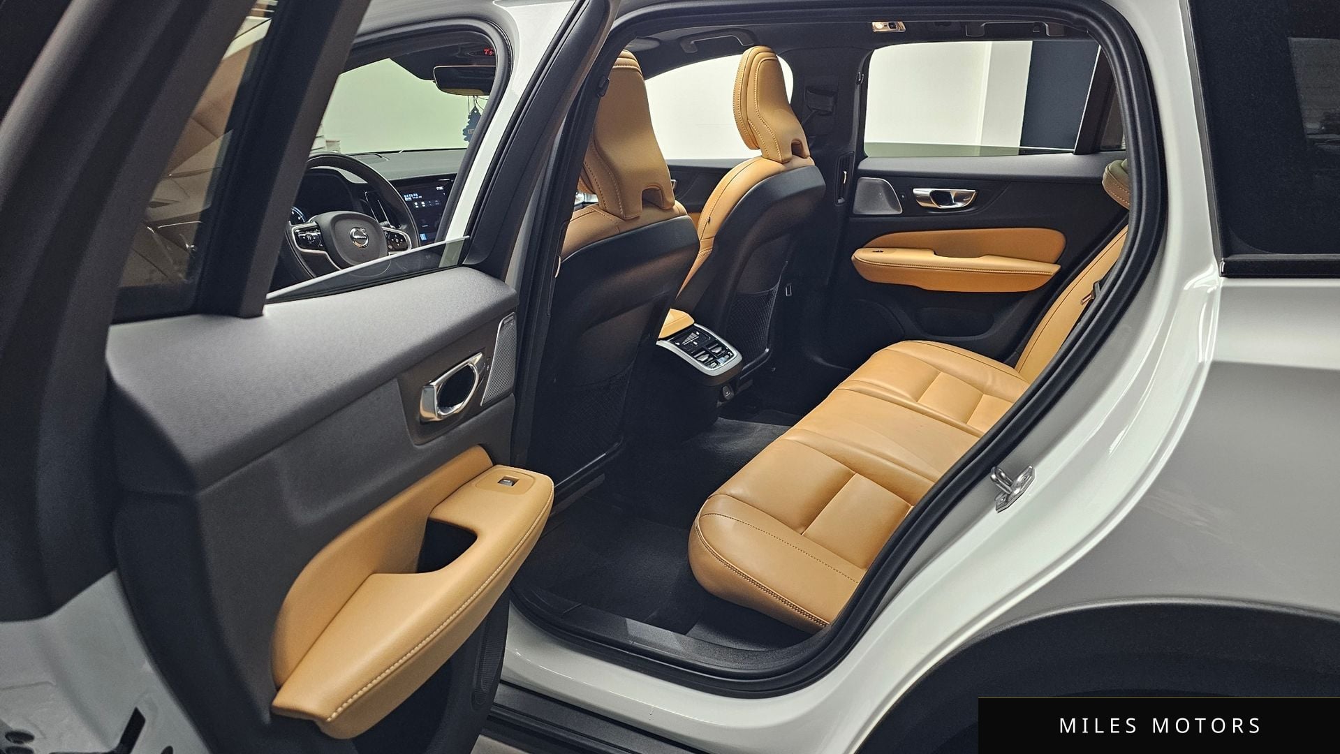 Volvo V60 크로스컨트리 2021 — миниатюра 16