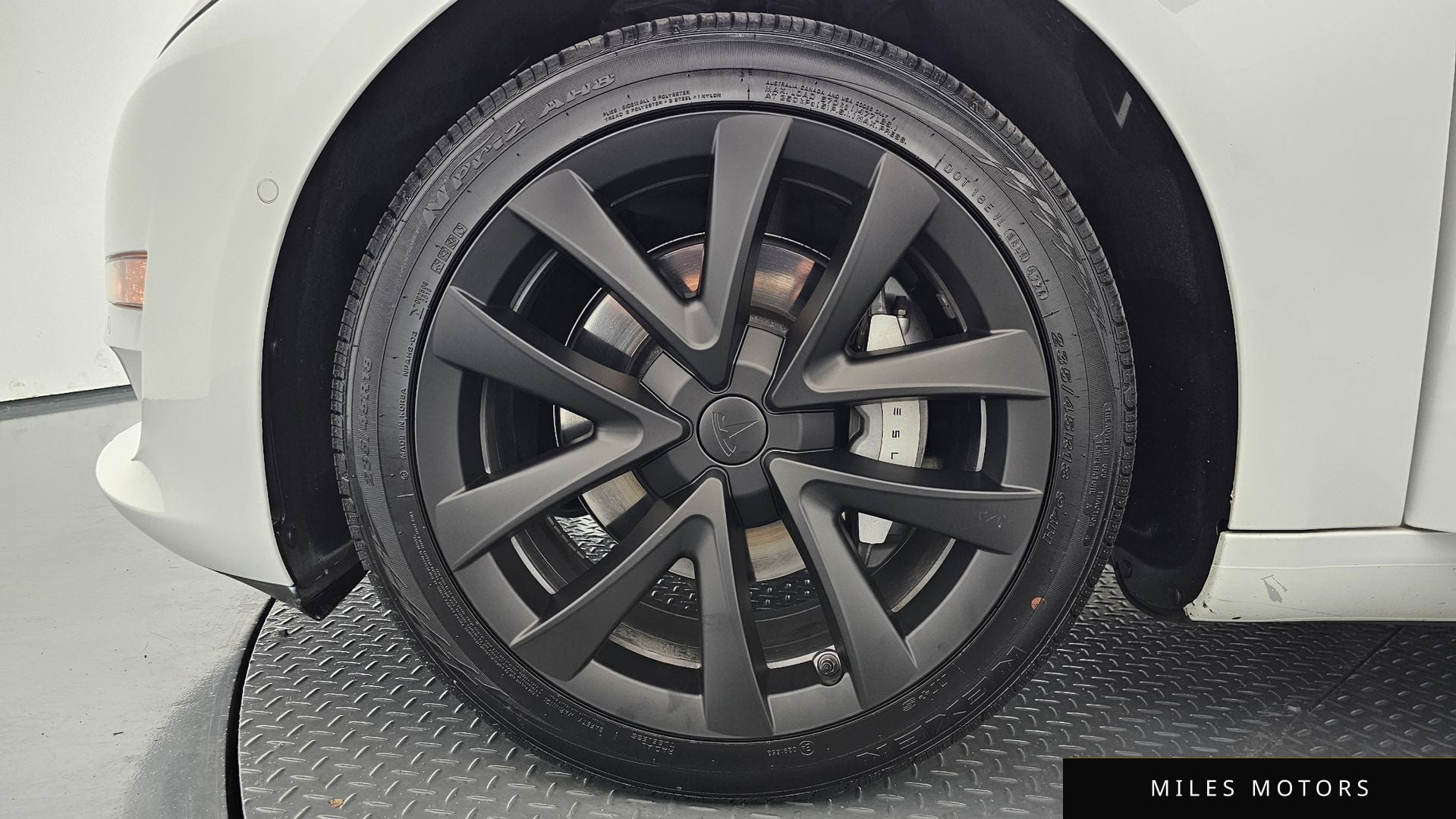 Tesla 모델 3 2020 — миниатюра 5