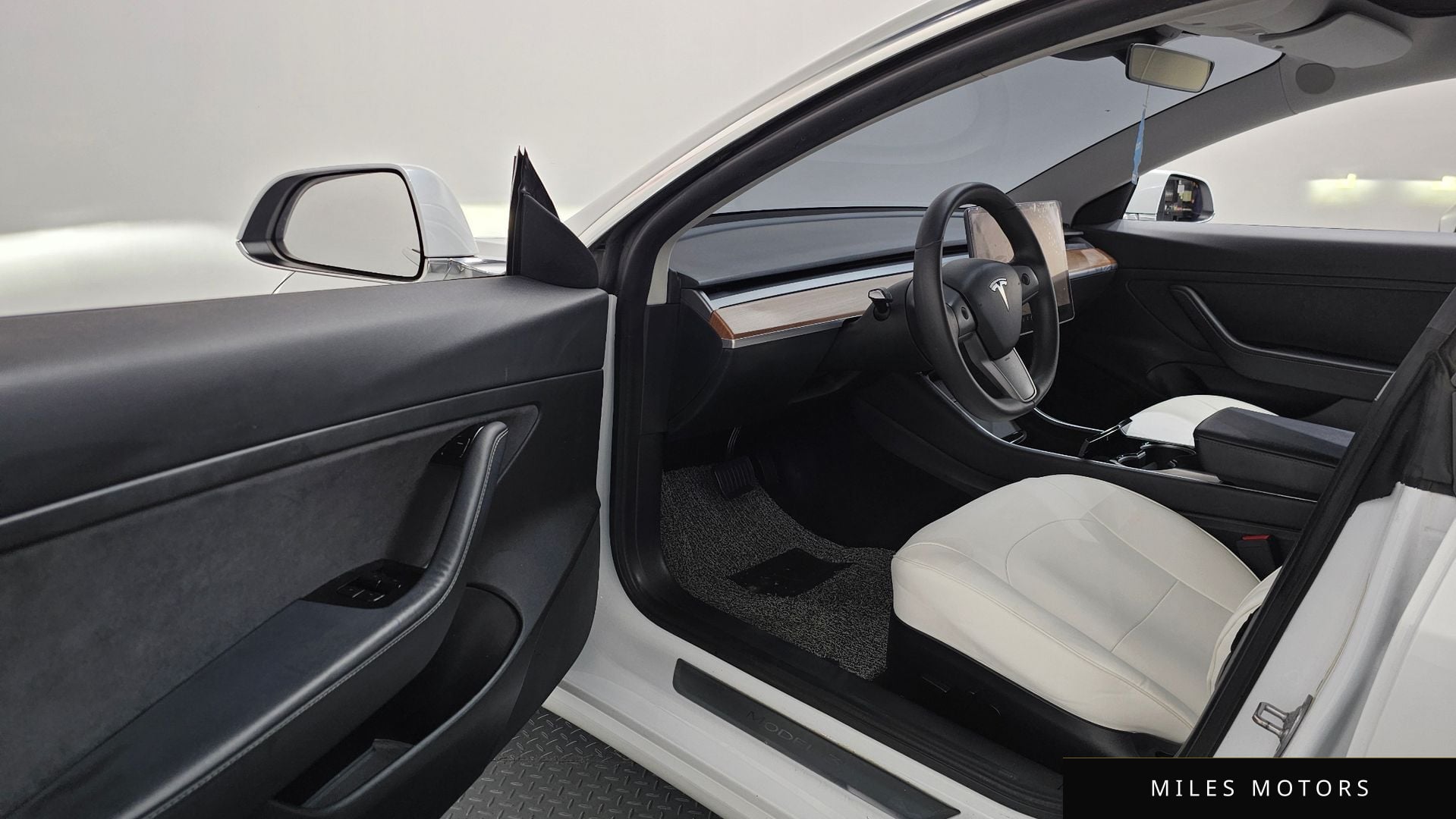 Tesla 모델 3 2020 — миниатюра 10