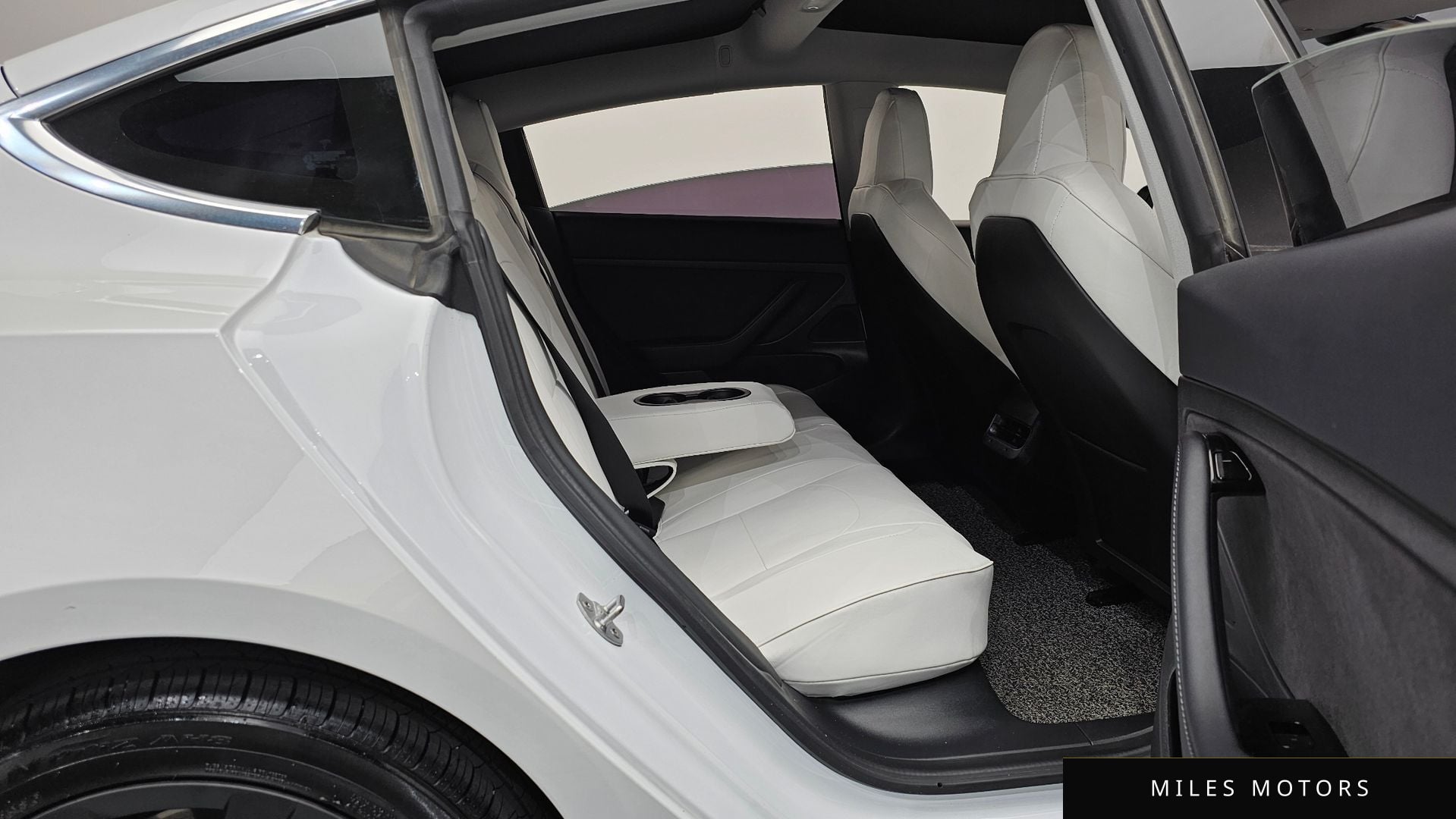 Tesla 모델 3 2020 — миниатюра 11