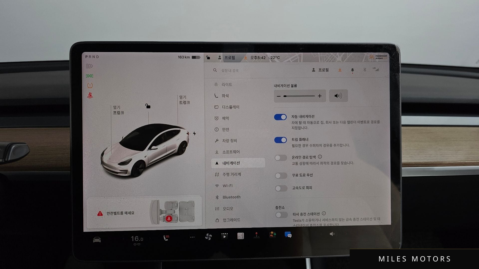 Tesla 모델 3 2020 — миниатюра 12