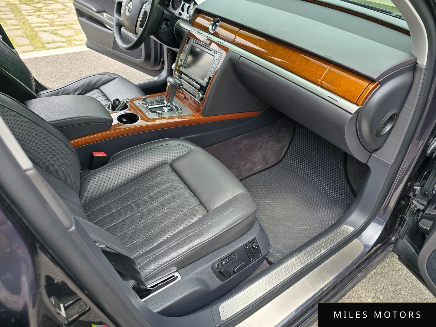 Volkswagen Phaeton 2012 — миниатюра 16