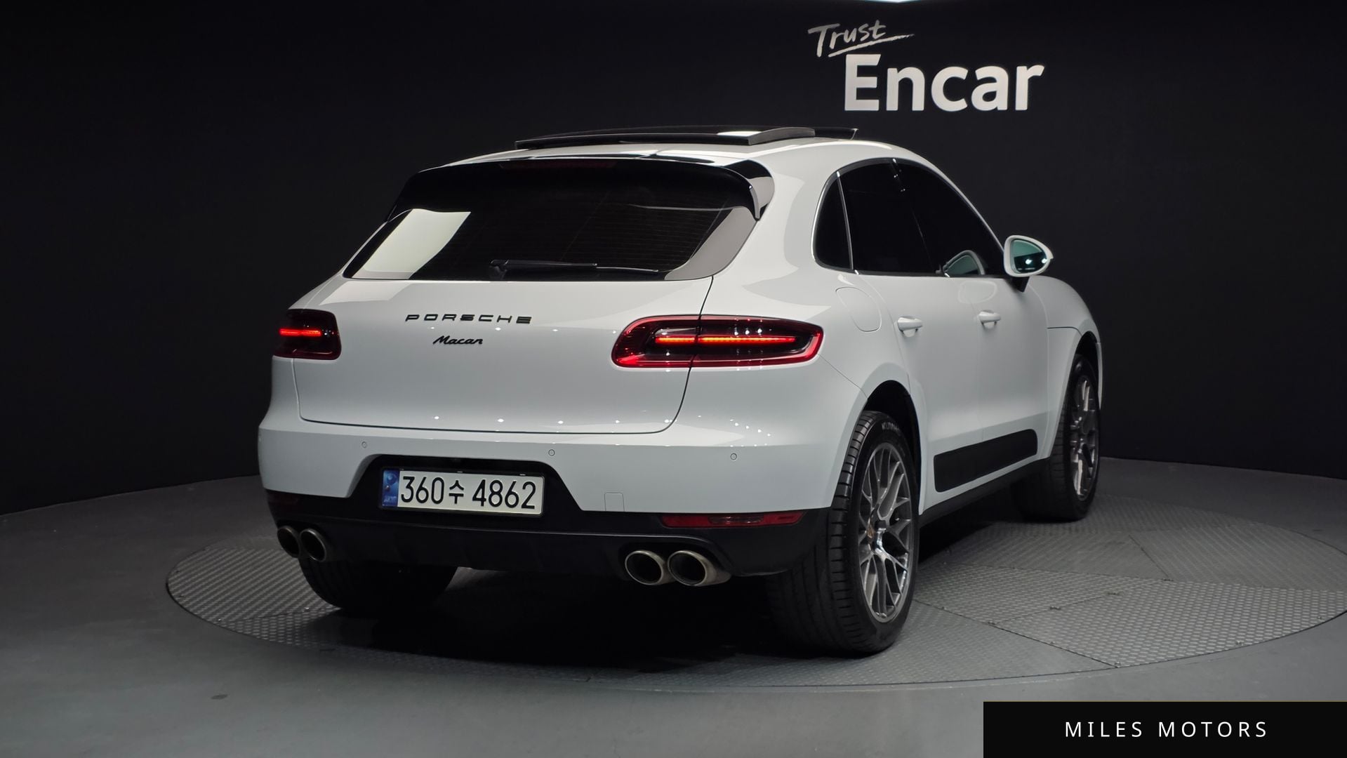 Porsche Macan 2017 — миниатюра 2