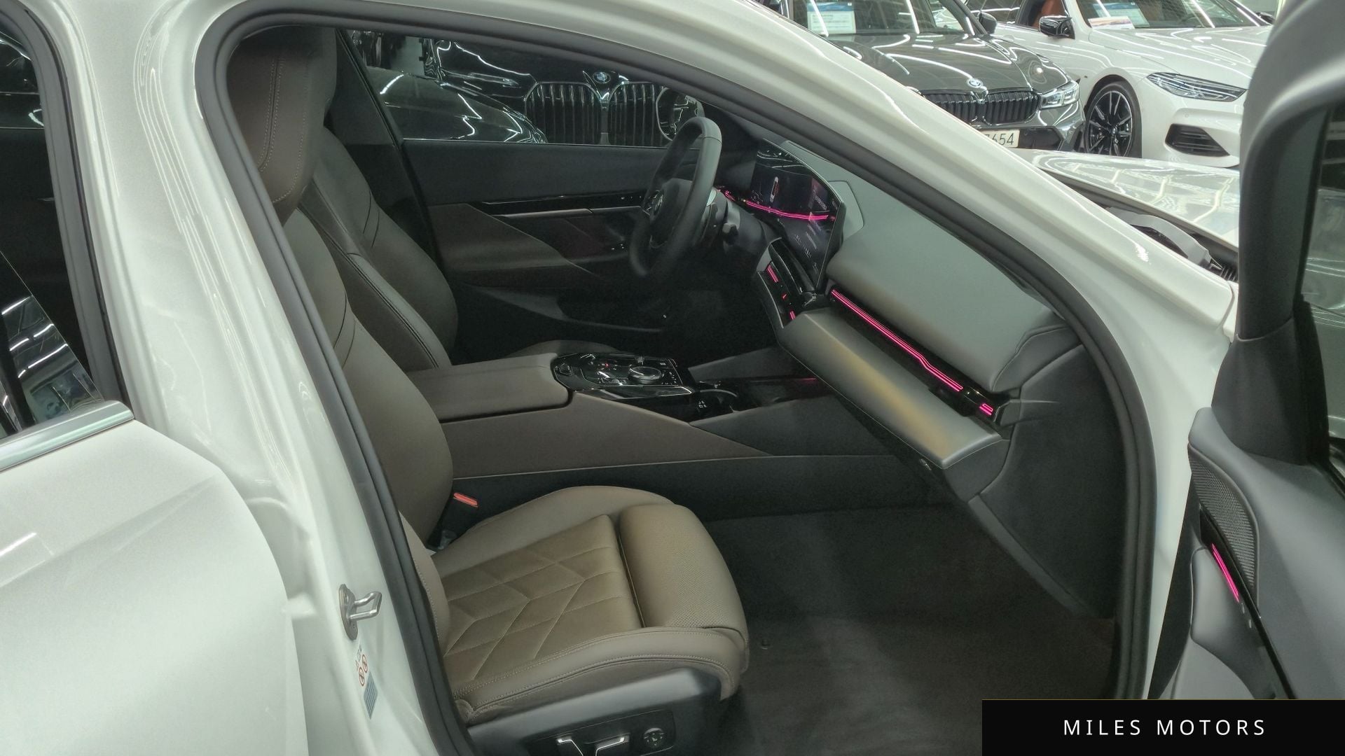 BMW 5 Series (G60) 2024 — миниатюра 11