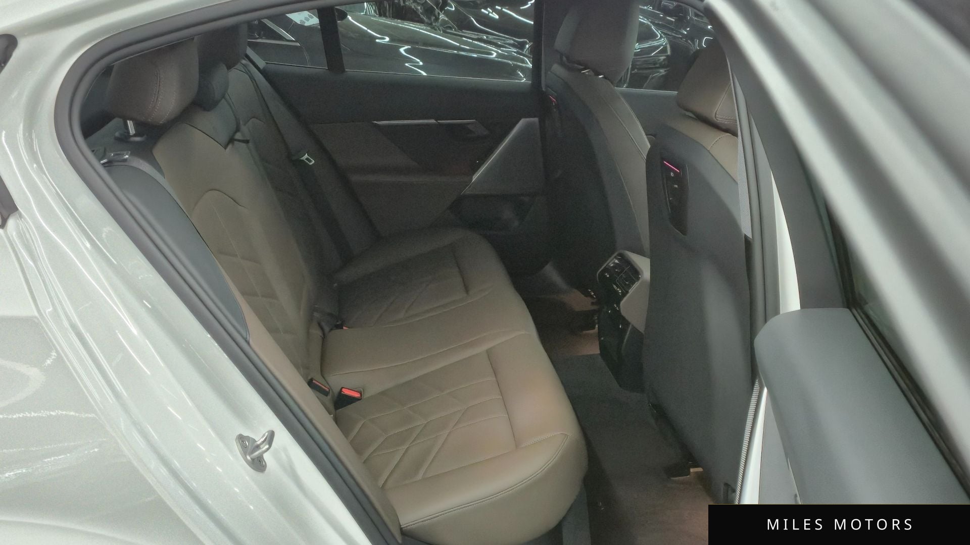 BMW 5 Series (G60) 2024 — миниатюра 12