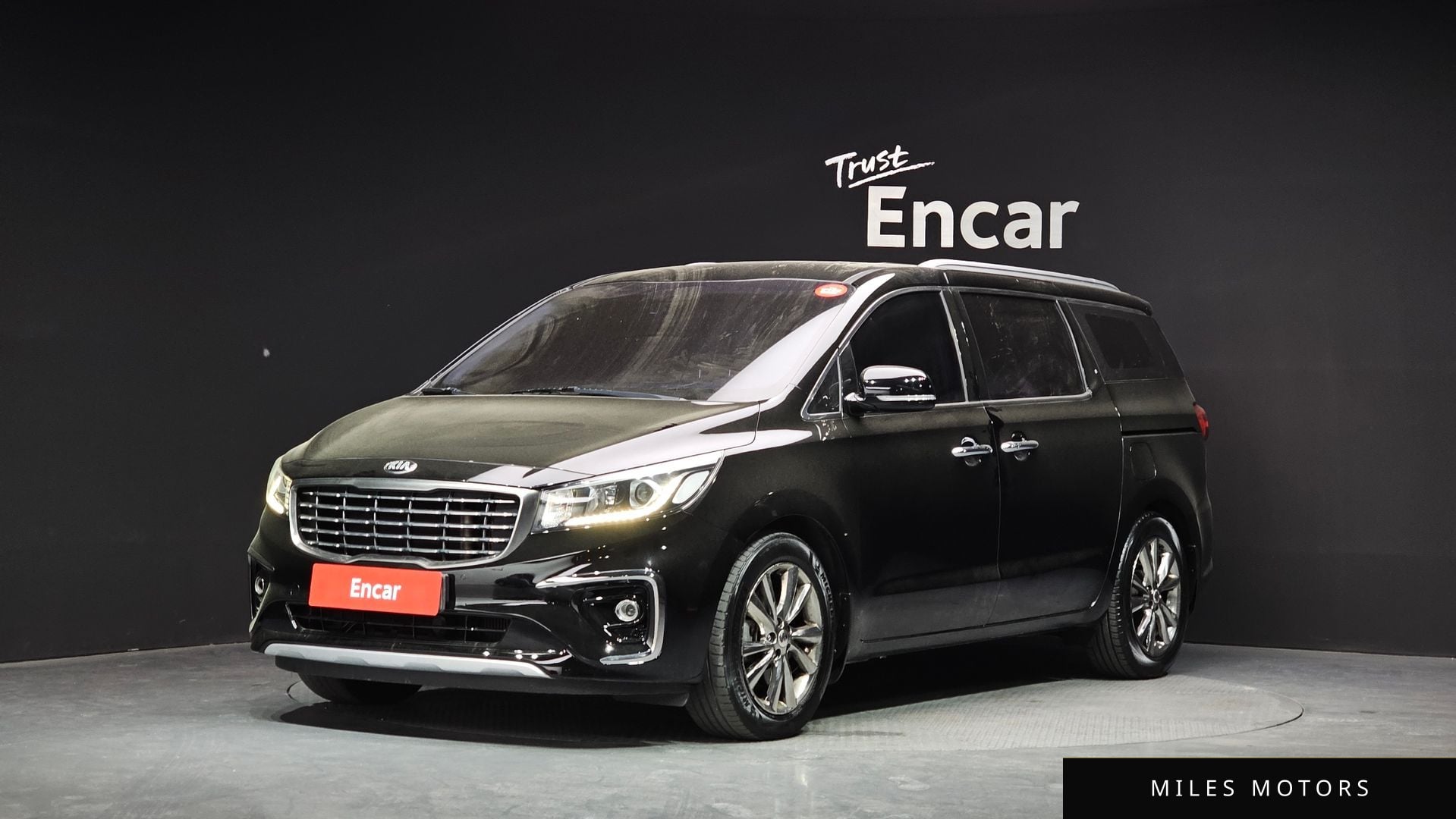 Kia Canival 2019 — фото 1 из 12