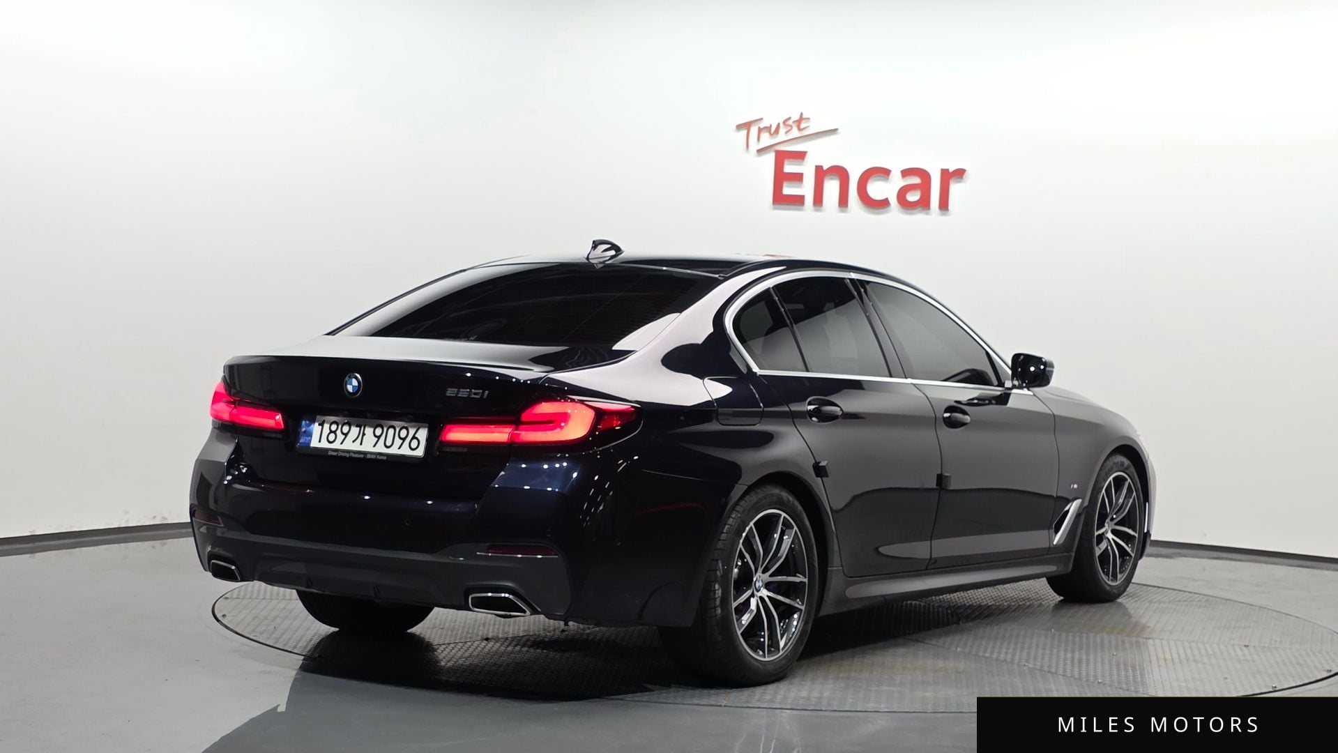 BMW 5 Series (G30) 2023 — фото 1 из 12