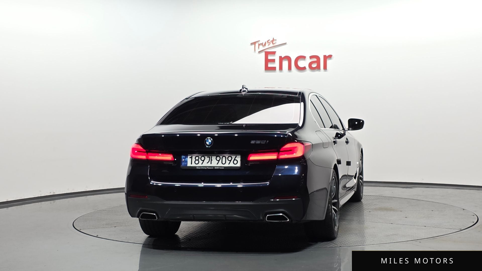 BMW 5 Series (G30) 2023 — миниатюра 3