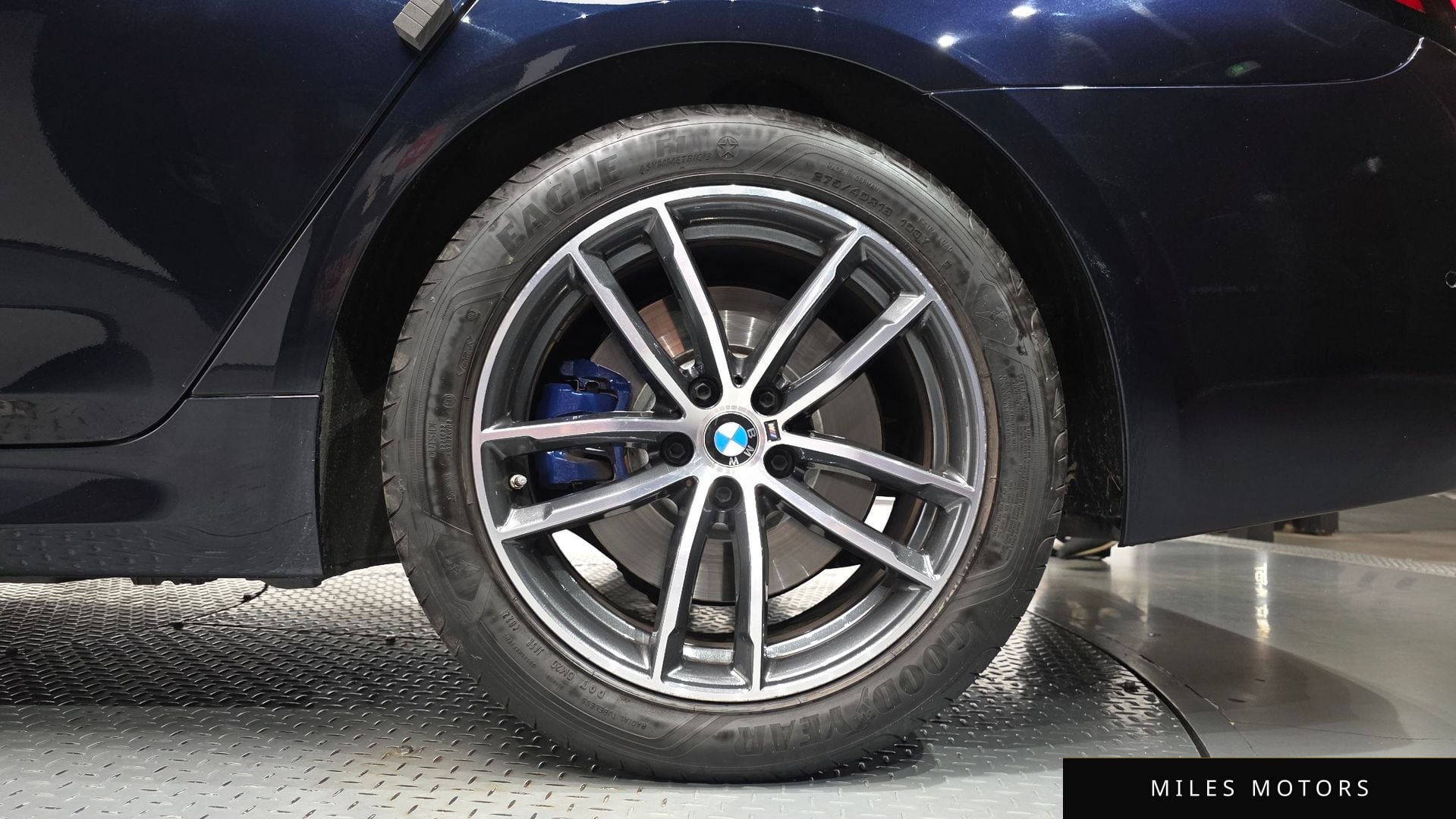 BMW 5 Series (G30) 2023 — миниатюра 6