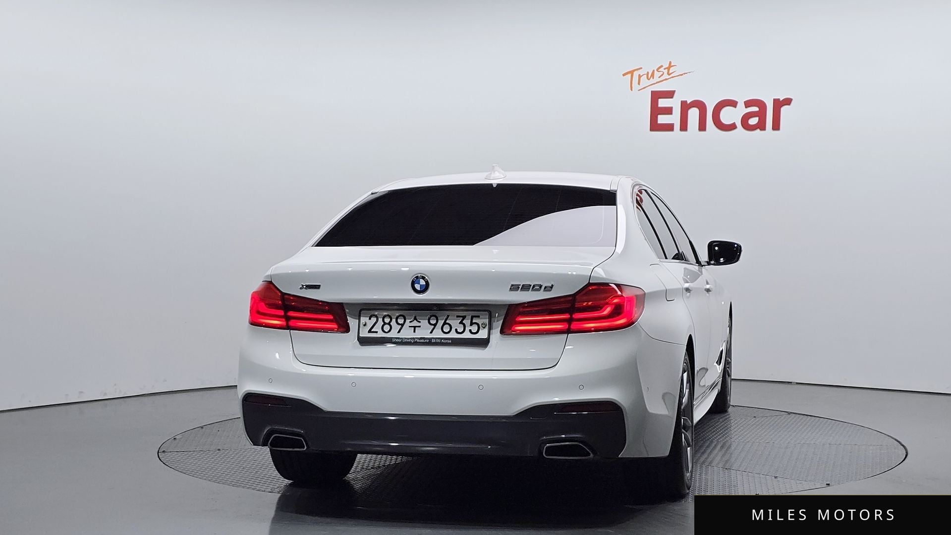 BMW 5 Series (G30) 2019 — миниатюра 3