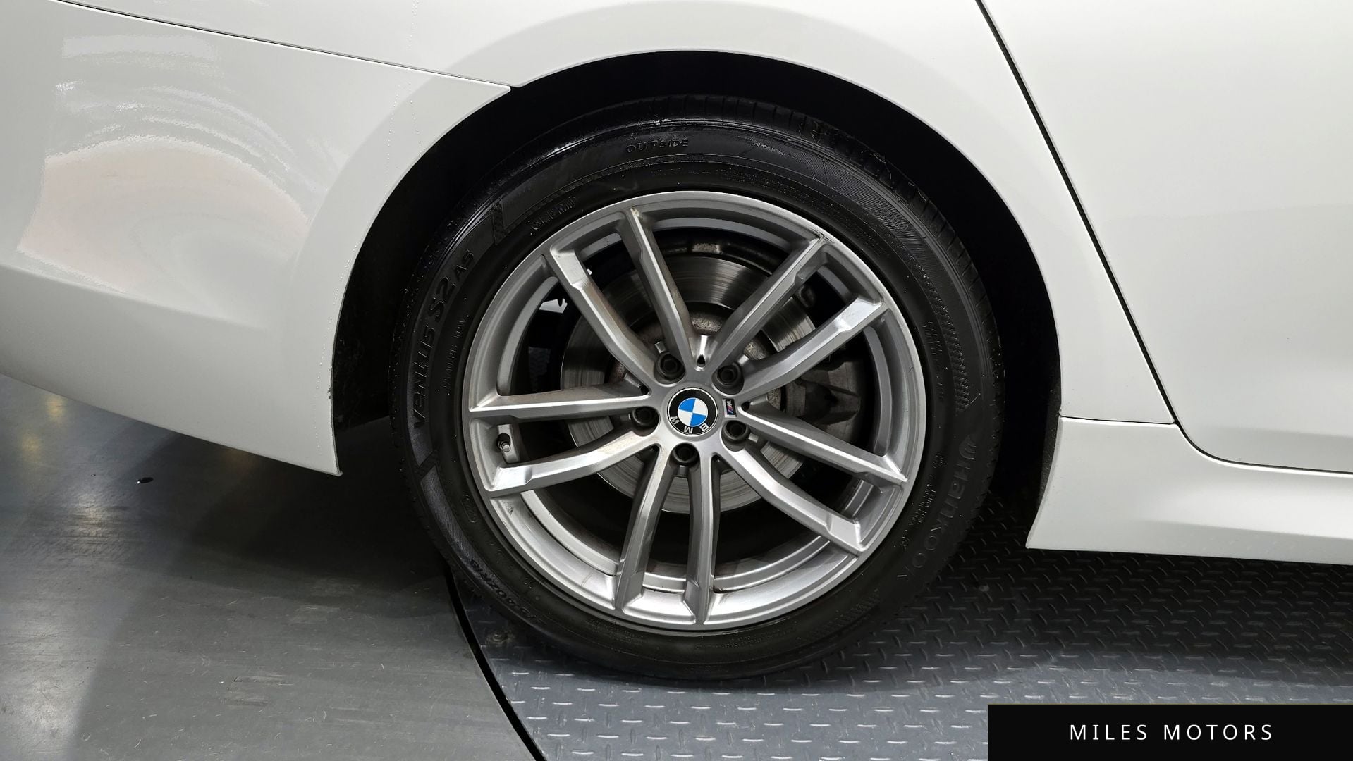 BMW 5 Series (G30) 2019 — миниатюра 4