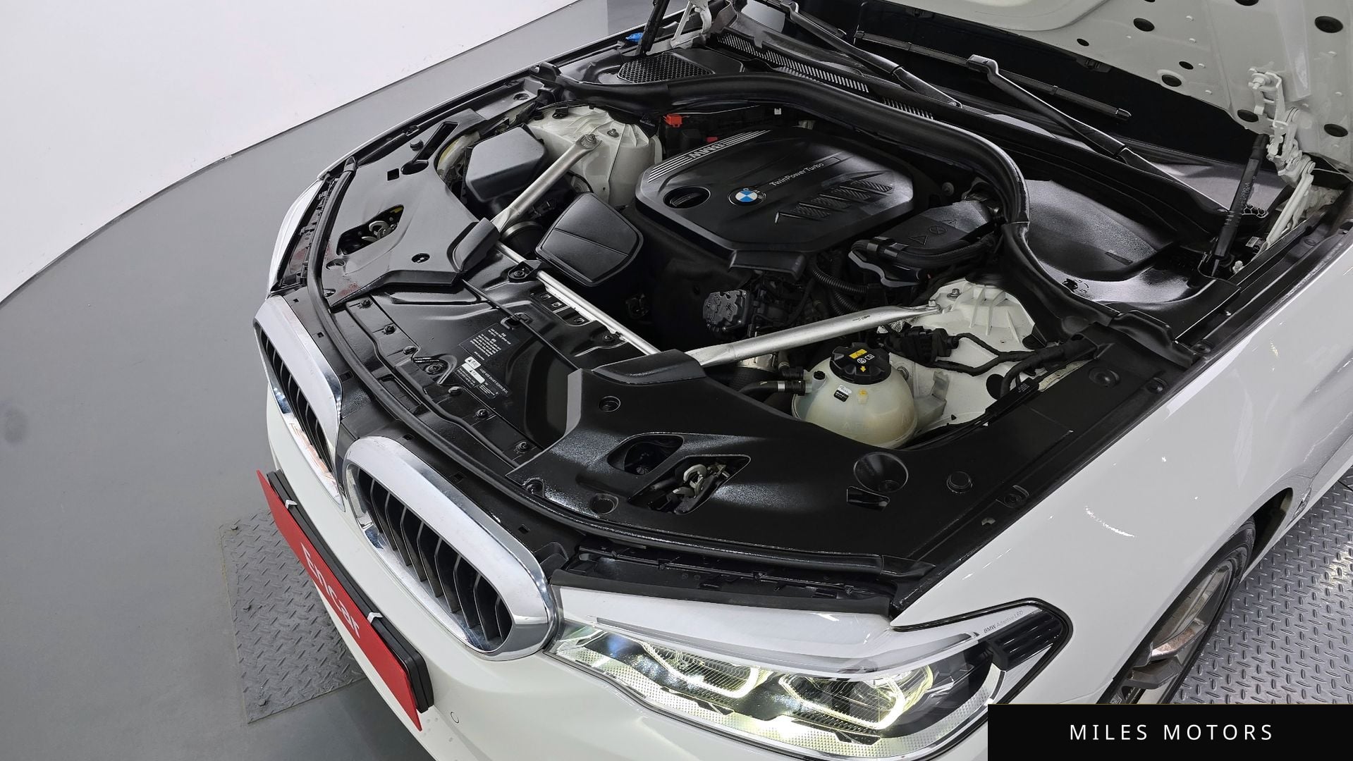 BMW 5 Series (G30) 2019 — миниатюра 5