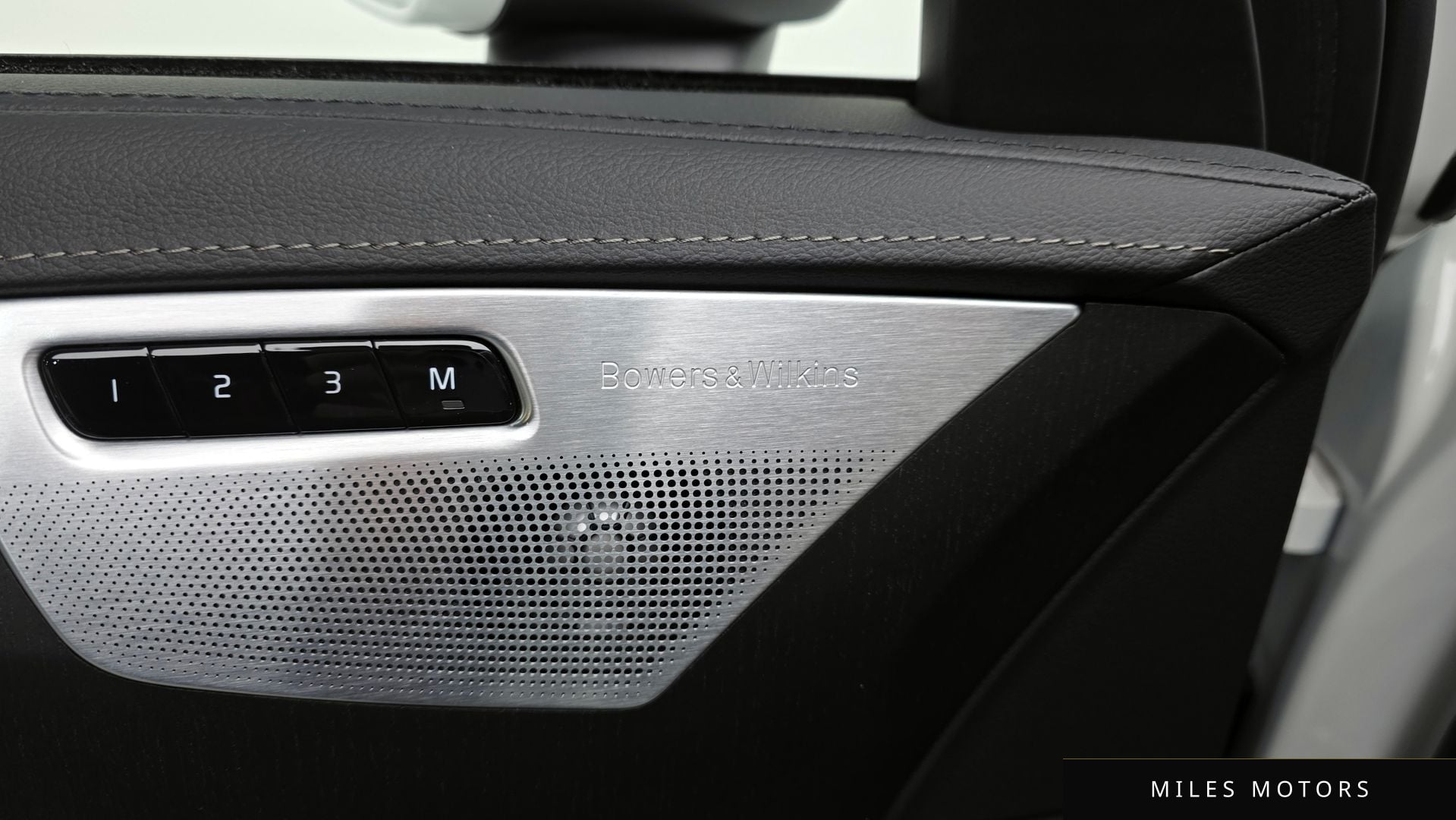 Volvo XC90 2023 — миниатюра 30