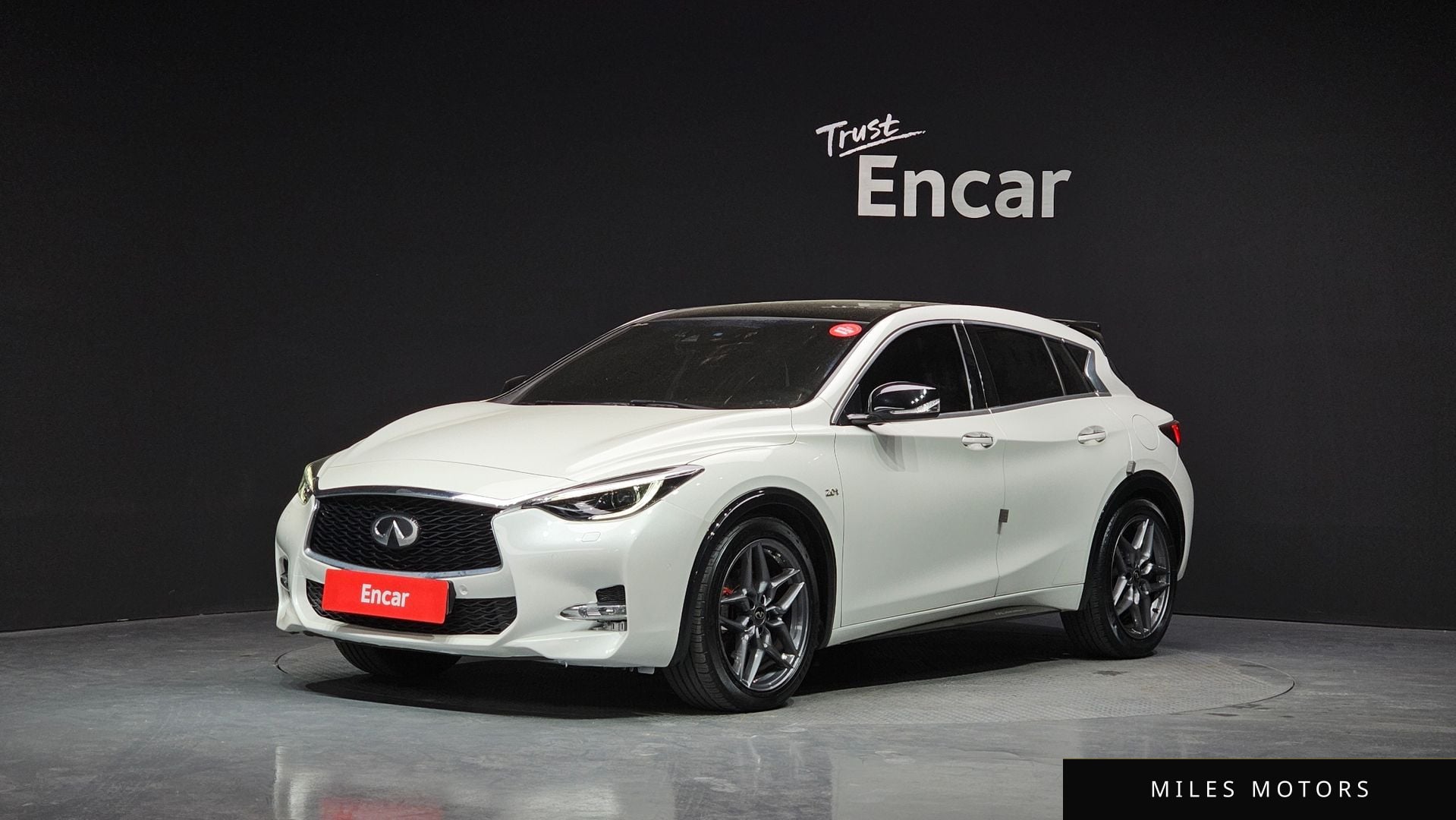 Infiniti Q30 2017 — фото 1 из 12