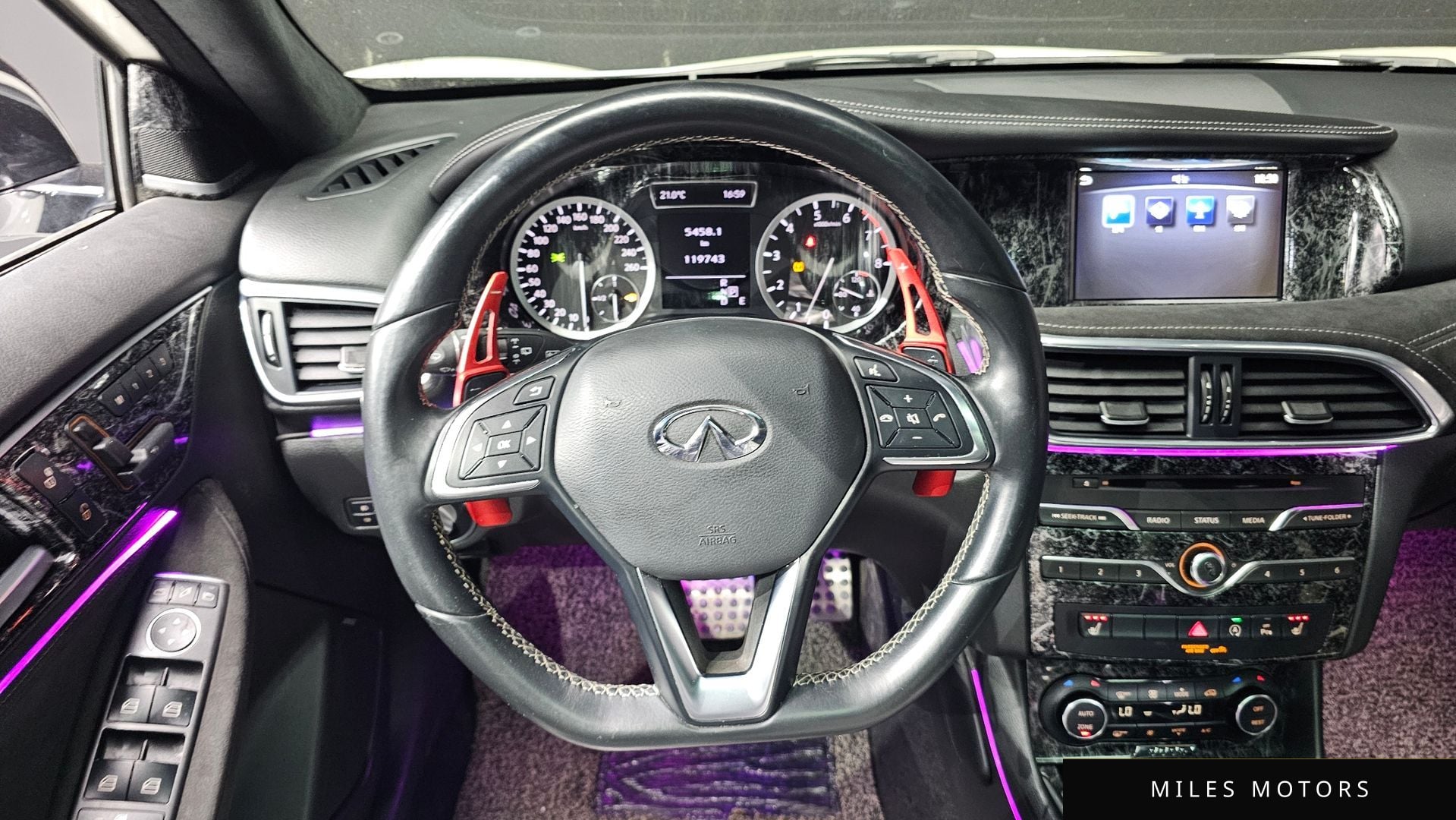 Infiniti Q30 2017 — миниатюра 12