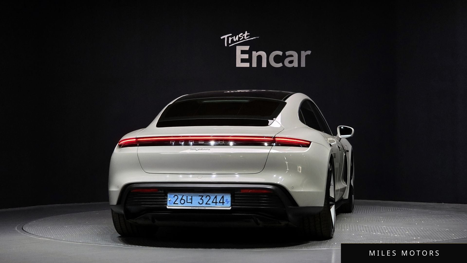 Porsche 타이칸 2022 — миниатюра 4