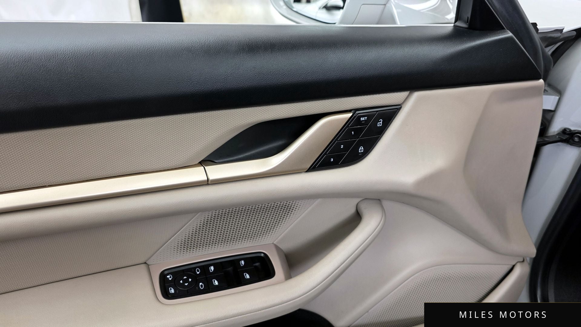 Porsche 타이칸 2022 — миниатюра 30