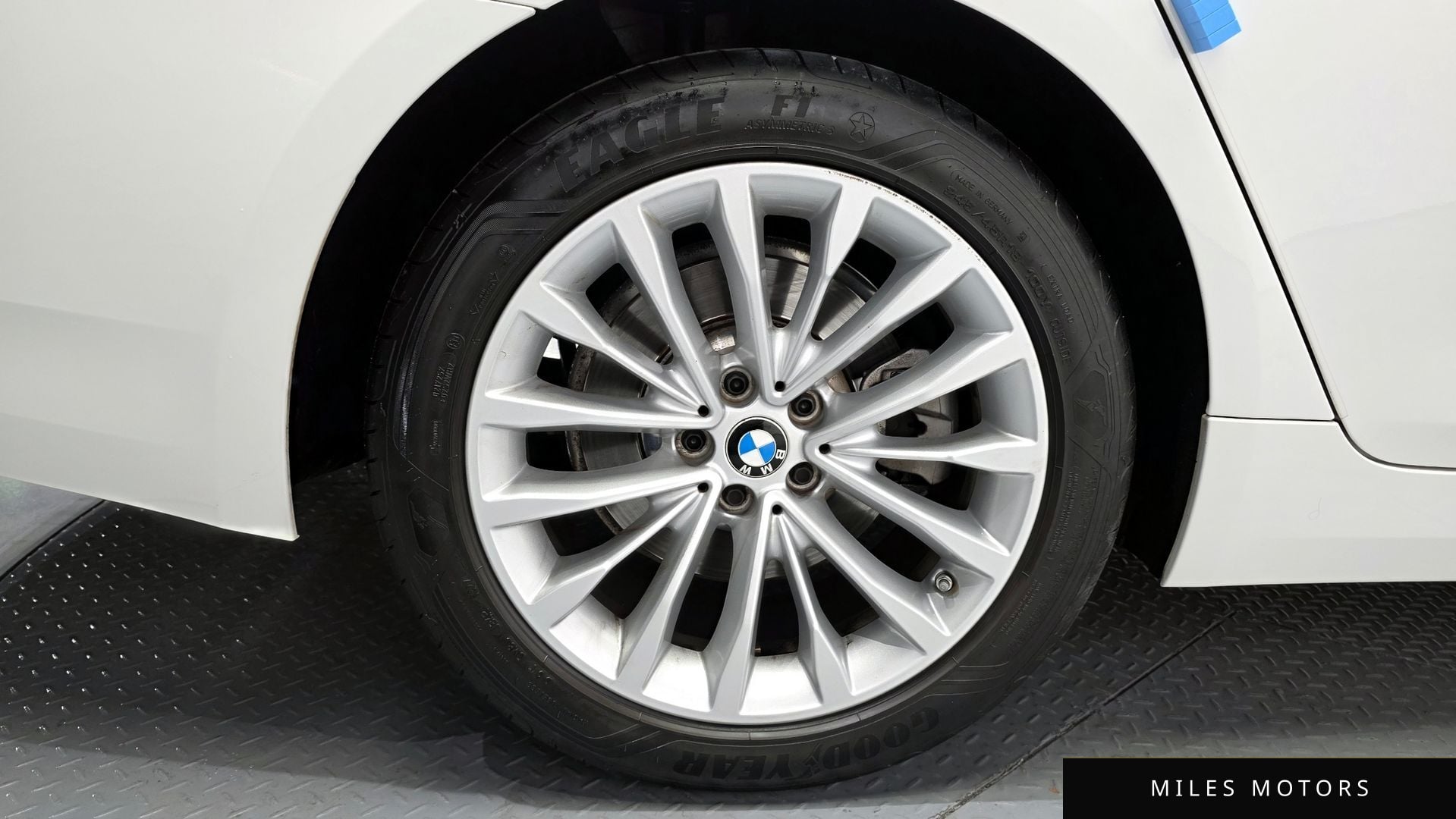 BMW 5 Series (G30) 2022 — миниатюра 5