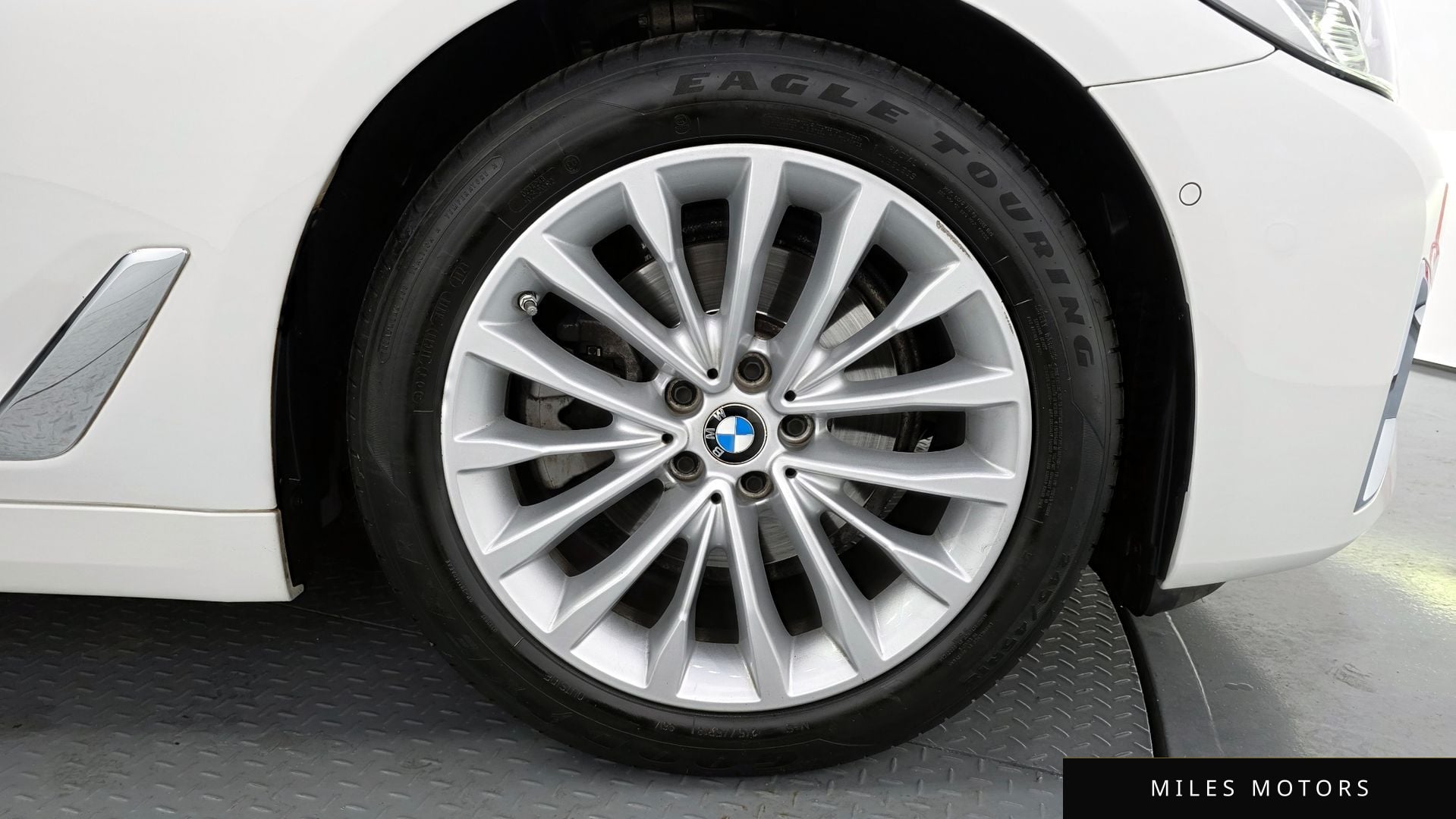 BMW 5 Series (G30) 2022 — миниатюра 7