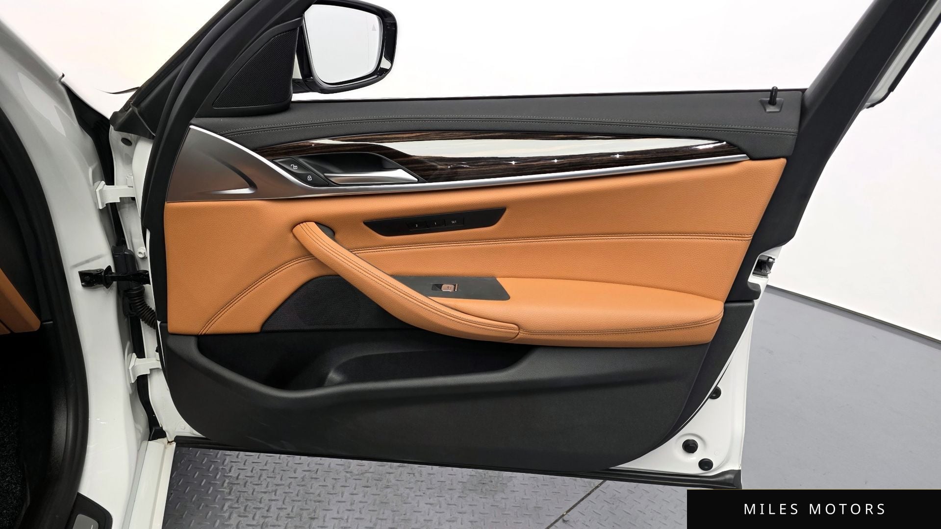 BMW 5 Series (G30) 2022 — миниатюра 15