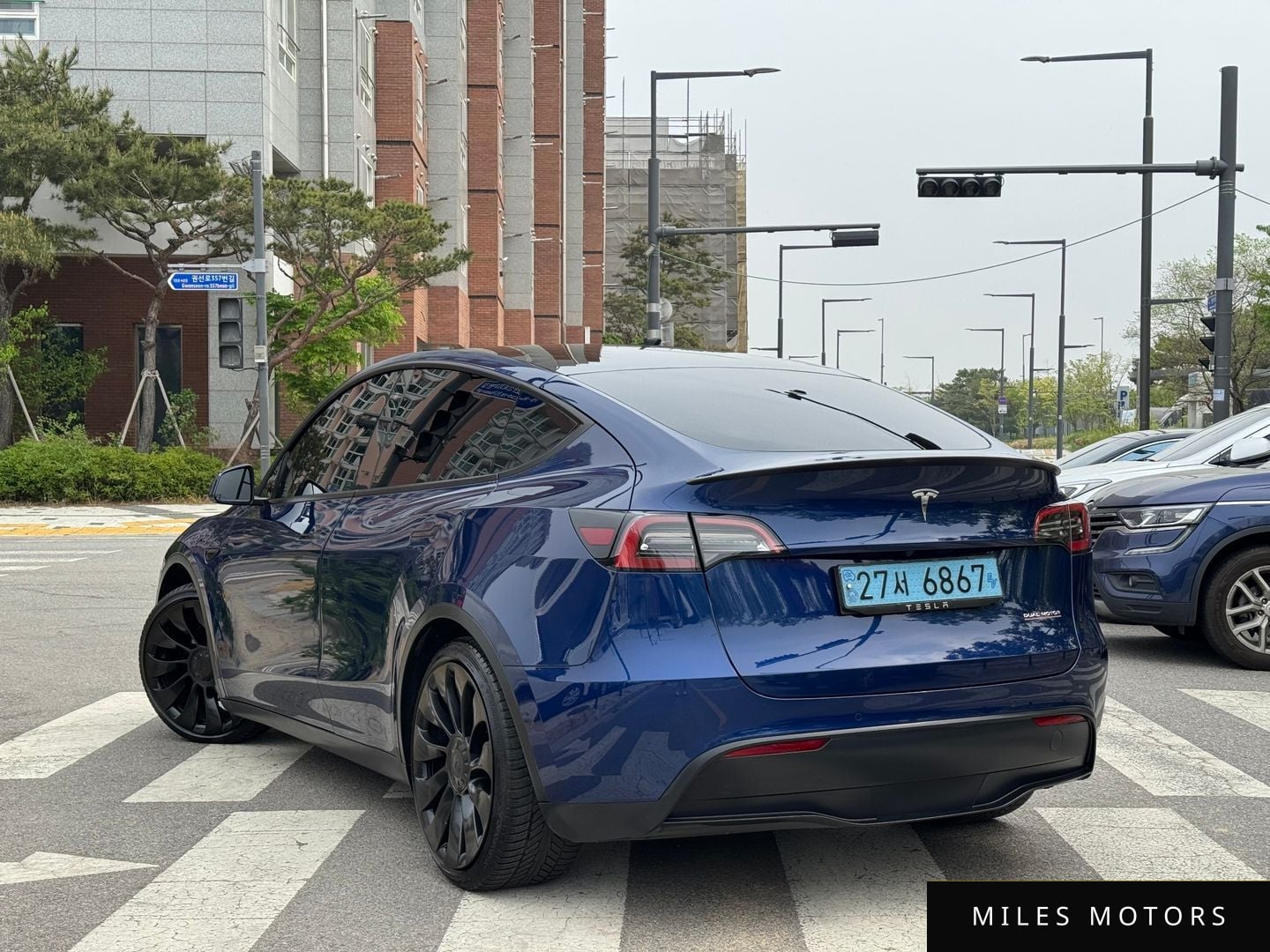 Tesla Model Y 2021 — миниатюра 2