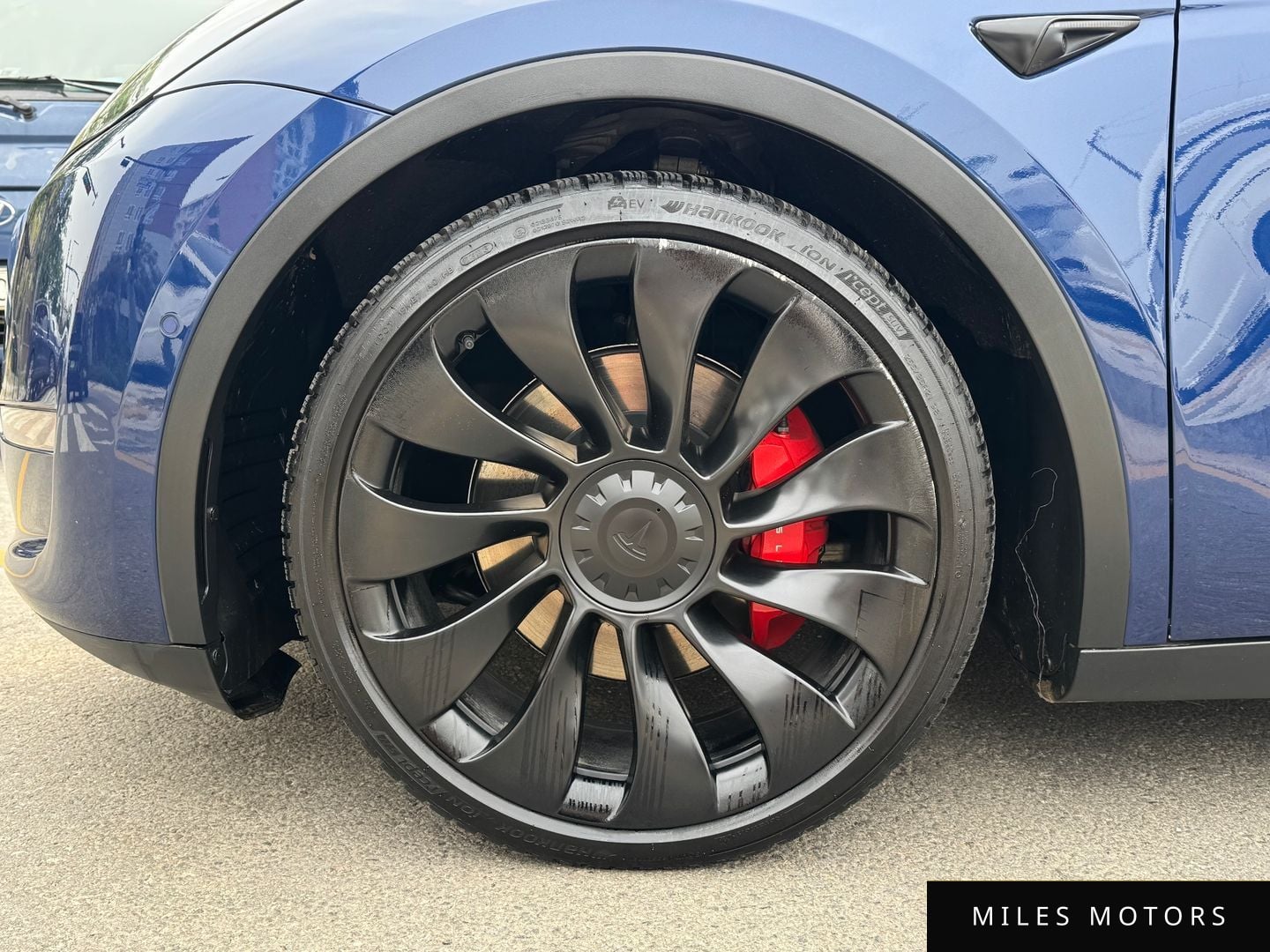 Tesla Model Y 2021 — миниатюра 5