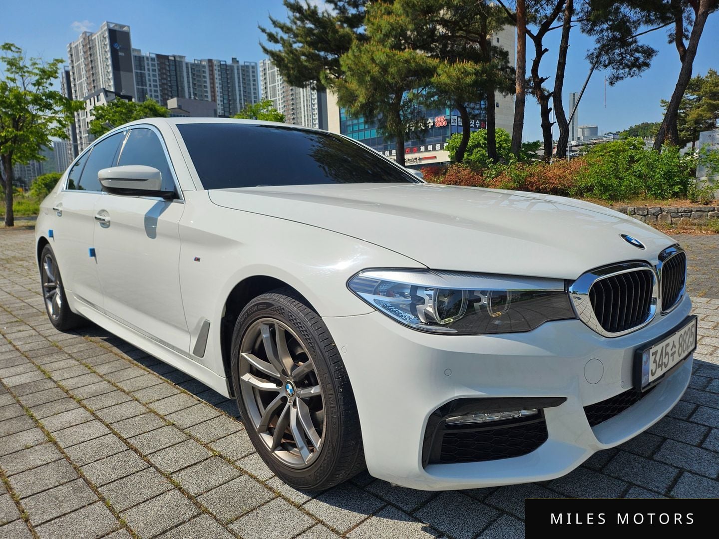 BMW 5 Series (G30) 2018 — миниатюра 3