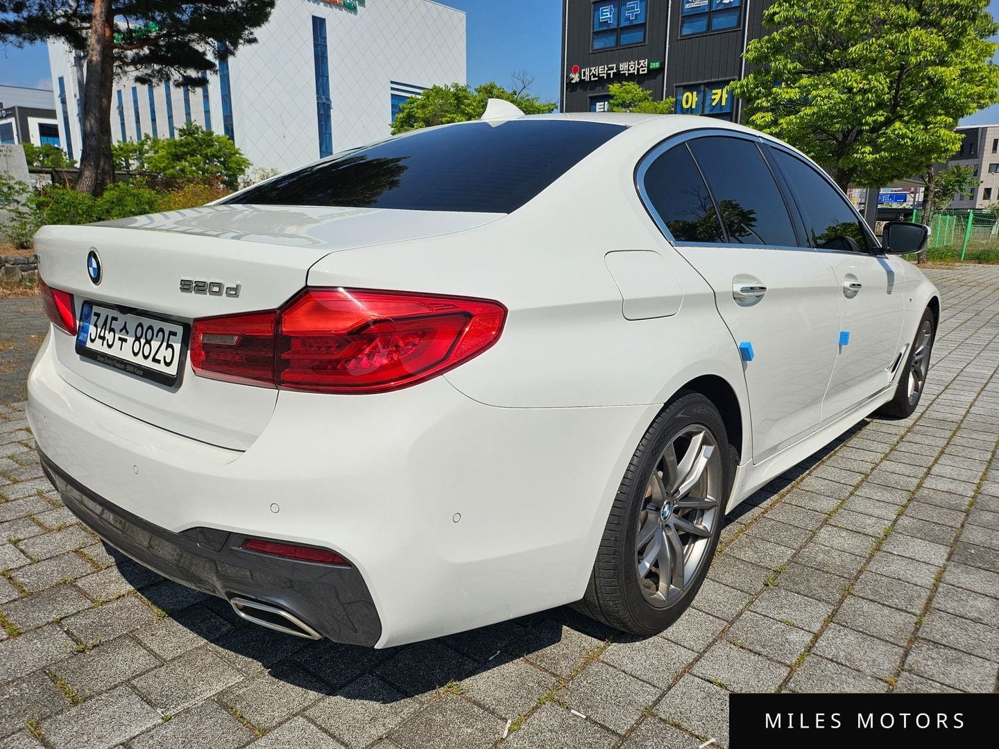 BMW 5 Series (G30) 2018 — миниатюра 5
