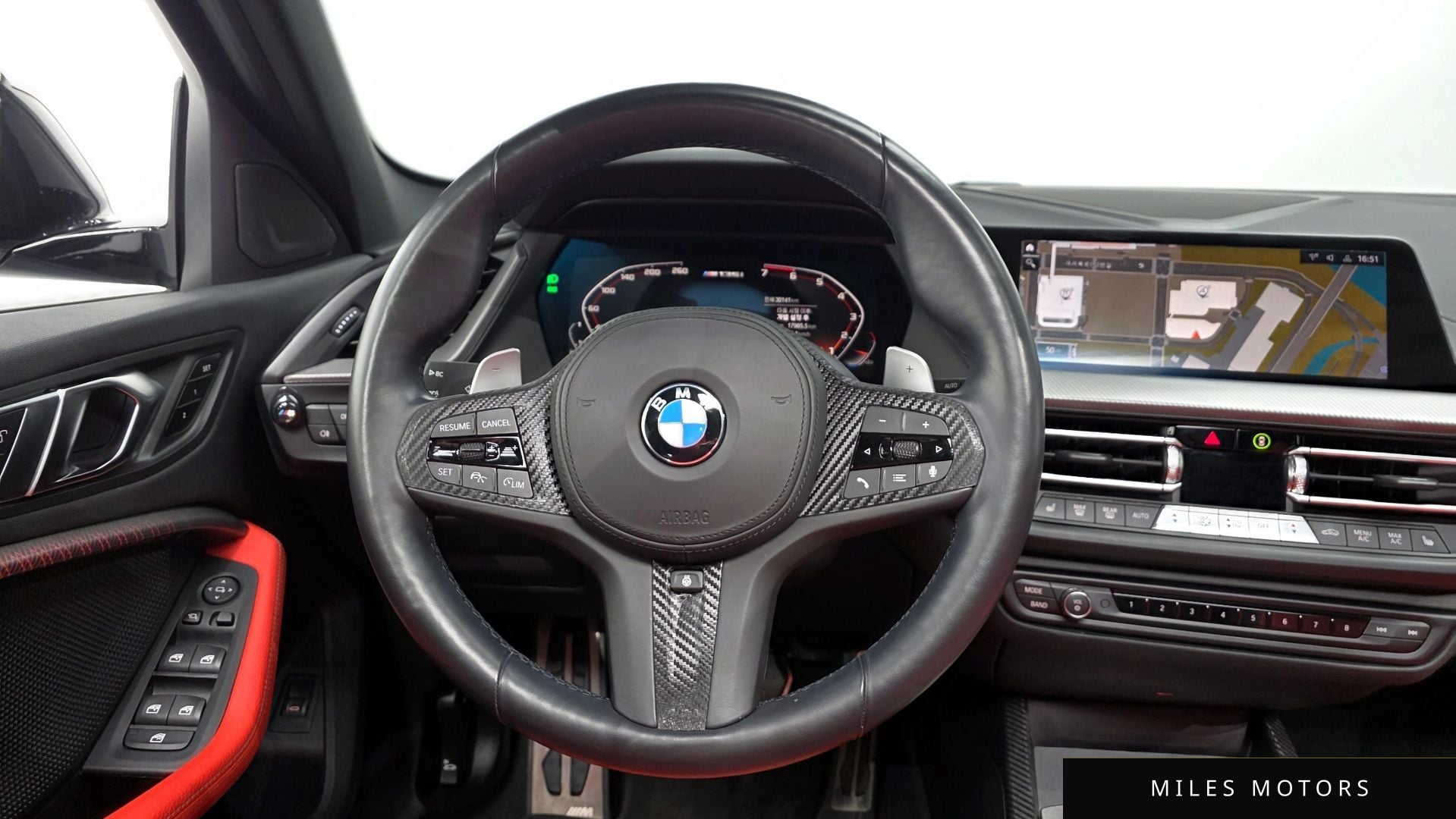 BMW 1시리즈 (F40) 2021 — миниатюра 18