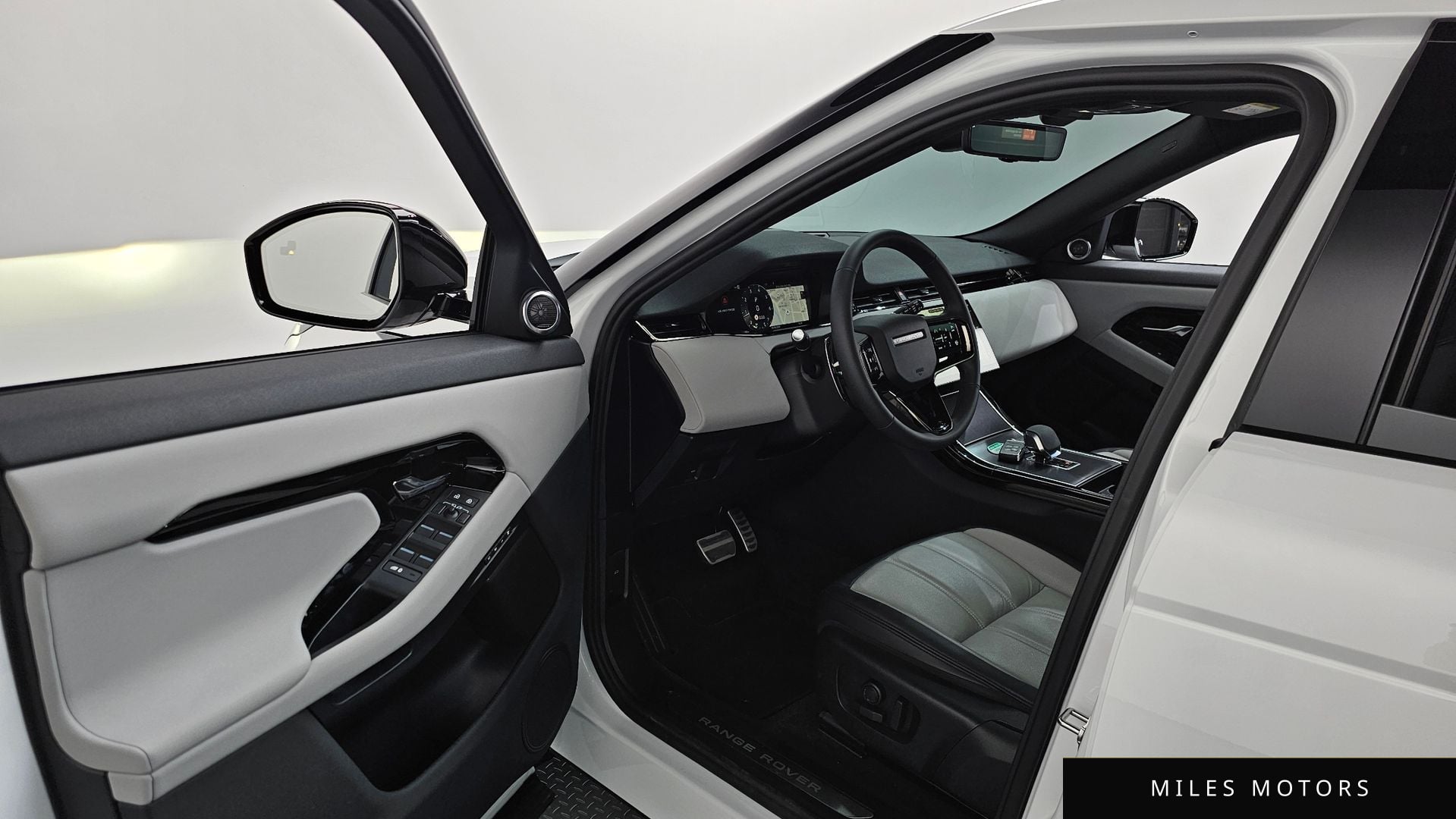 Land Rover Range Rover Evoque 2026 — миниатюра 10