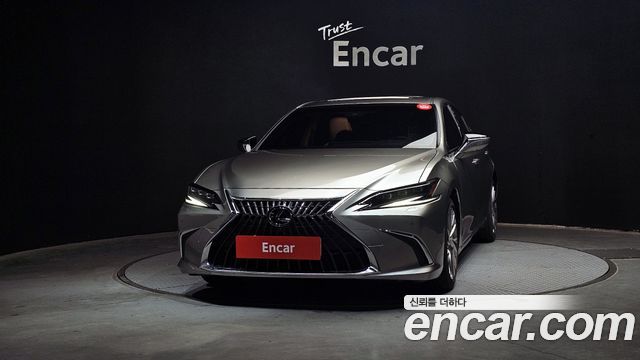 Лексус ES300h 2024 — миниатюра 3