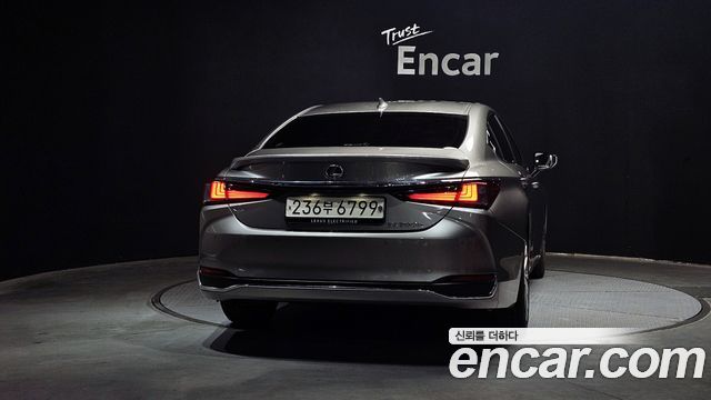 Лексус ES300h 2024 — миниатюра 4