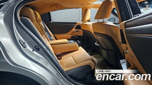 Лексус ES300h 2024 — миниатюра 18