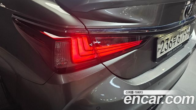 Лексус ES300h 2024 — миниатюра 9