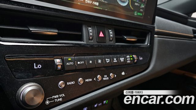 Лексус ES300h 2024 — миниатюра 31