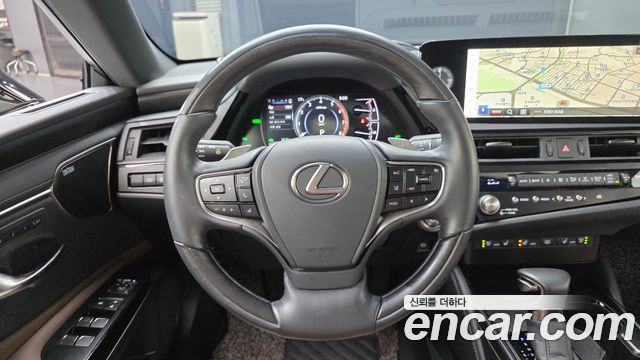 Лексус ES300h 2023 — миниатюра 18