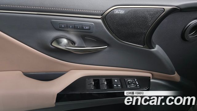 Лексус ES300h 2023 — миниатюра 19