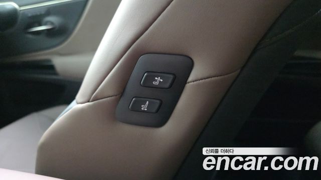 Лексус ES300h 2023 — миниатюра 26