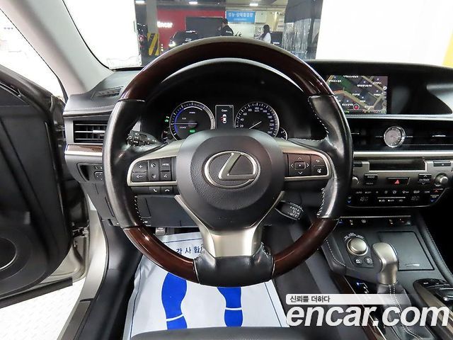 Лексус ES300h 2017 — миниатюра 10