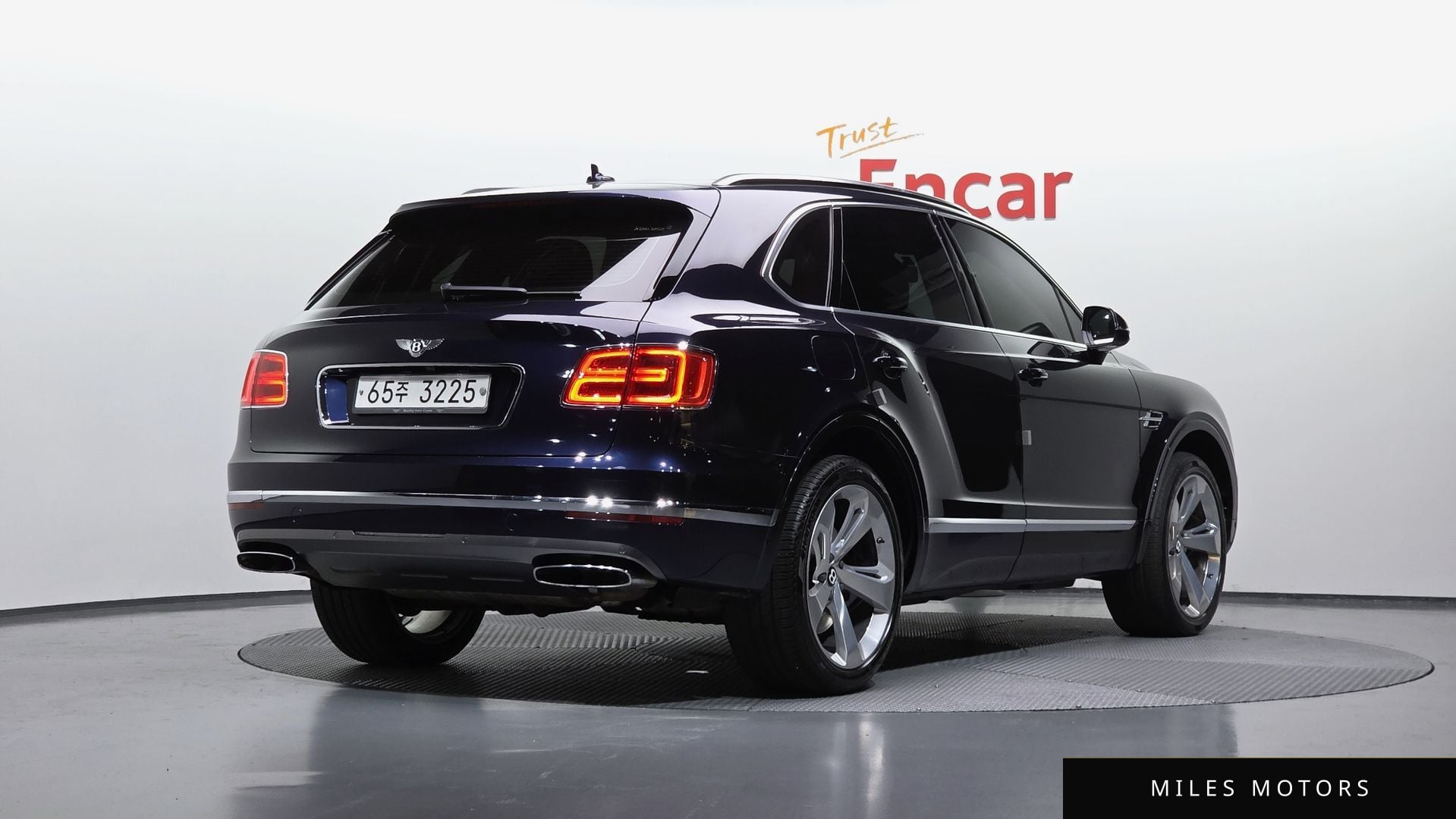 Bentley Bentayga 2017 — миниатюра 2