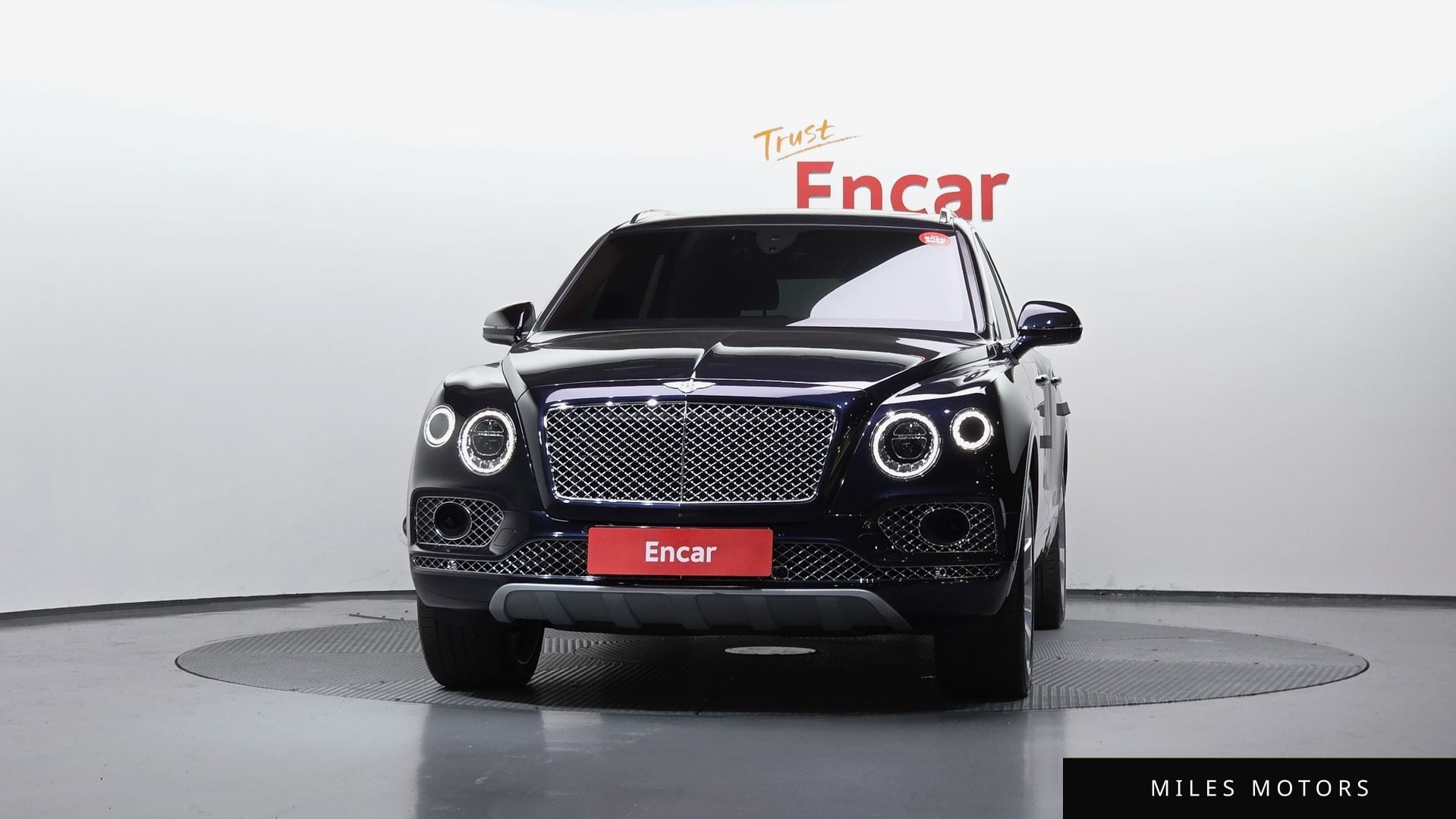Bentley Bentayga 2017 — миниатюра 3