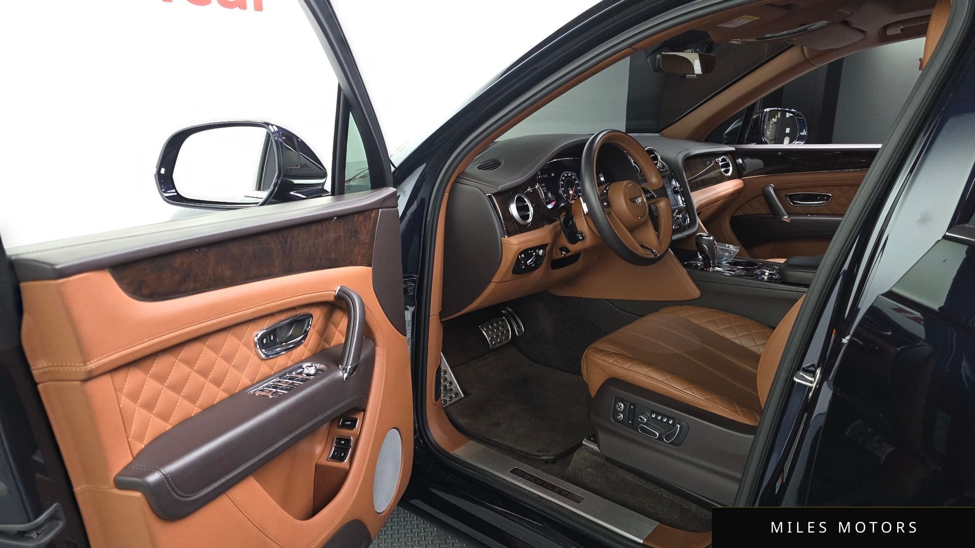 Bentley Bentayga 2017 — миниатюра 10