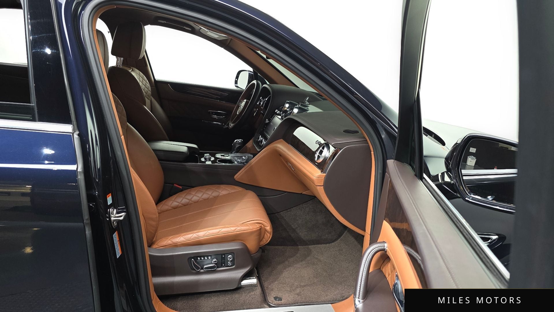 Bentley Bentayga 2017 — миниатюра 11