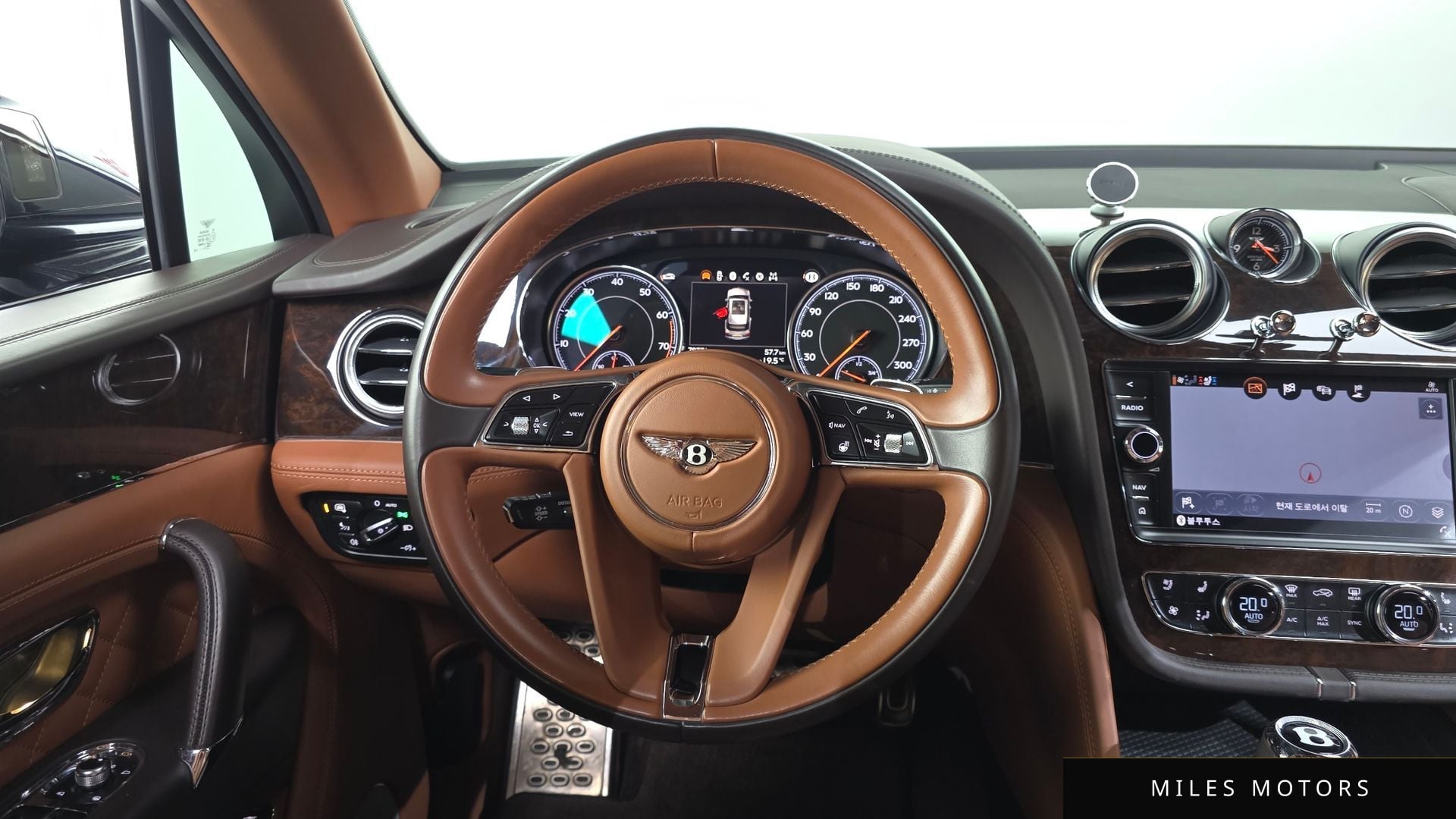 Bentley Bentayga 2017 — миниатюра 13