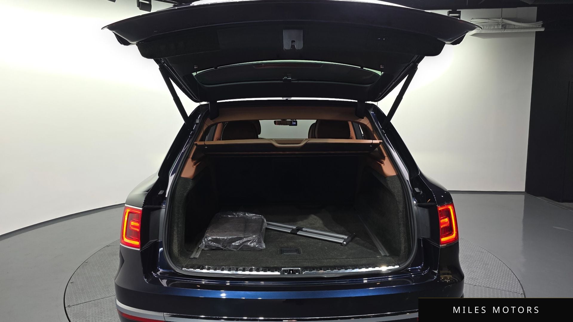 Bentley Bentayga 2017 — миниатюра 20