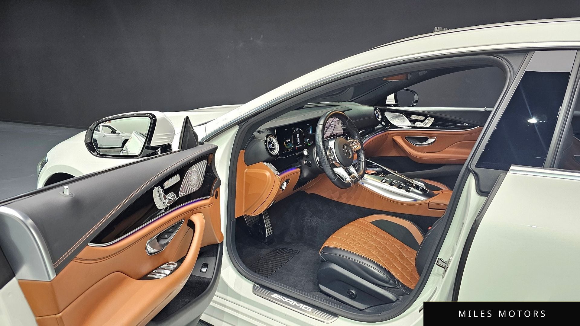 Mercedes-Benz AMG GT 2021 — миниатюра 8